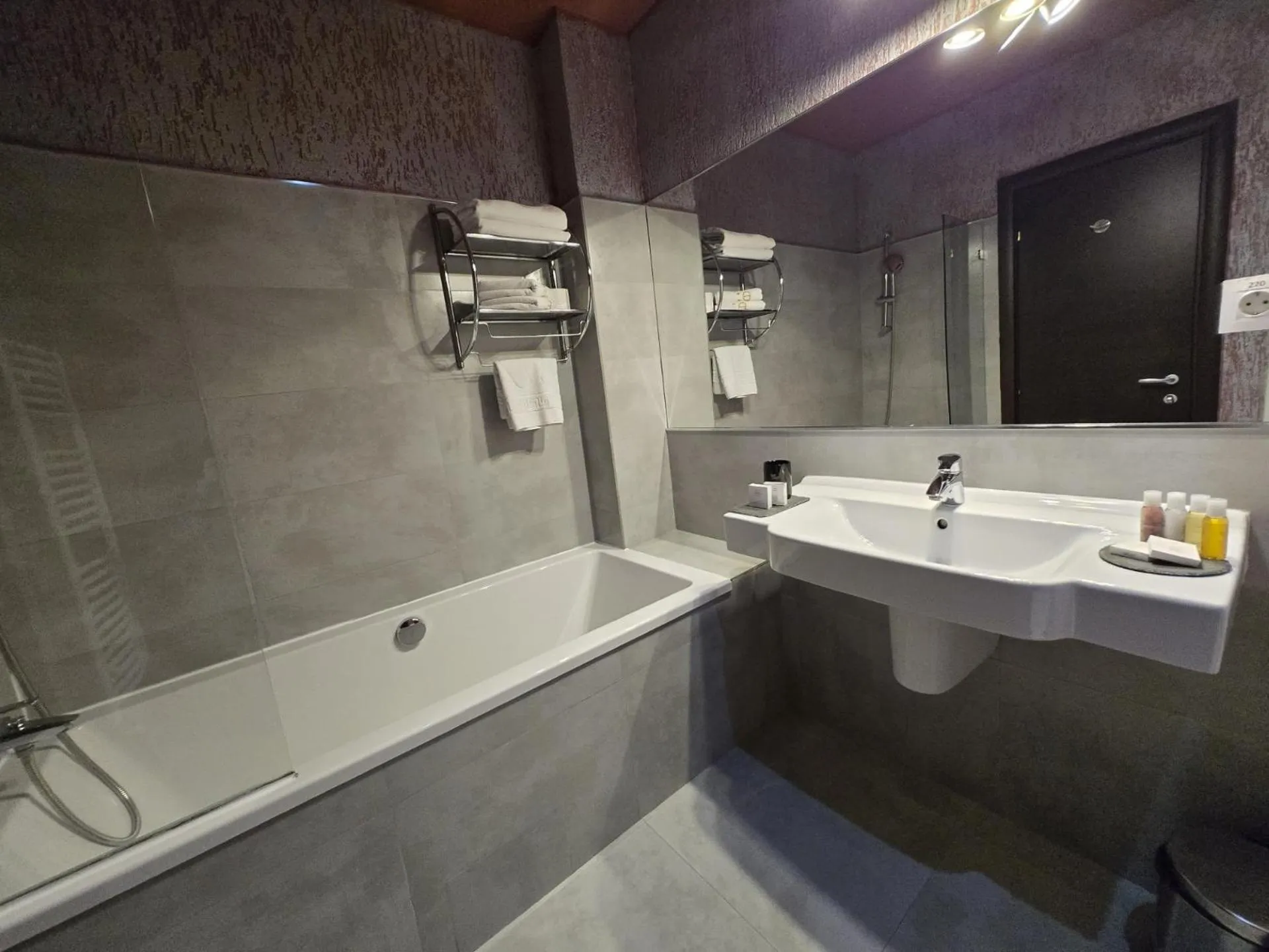 Bathroom in Hotel Dumbrava