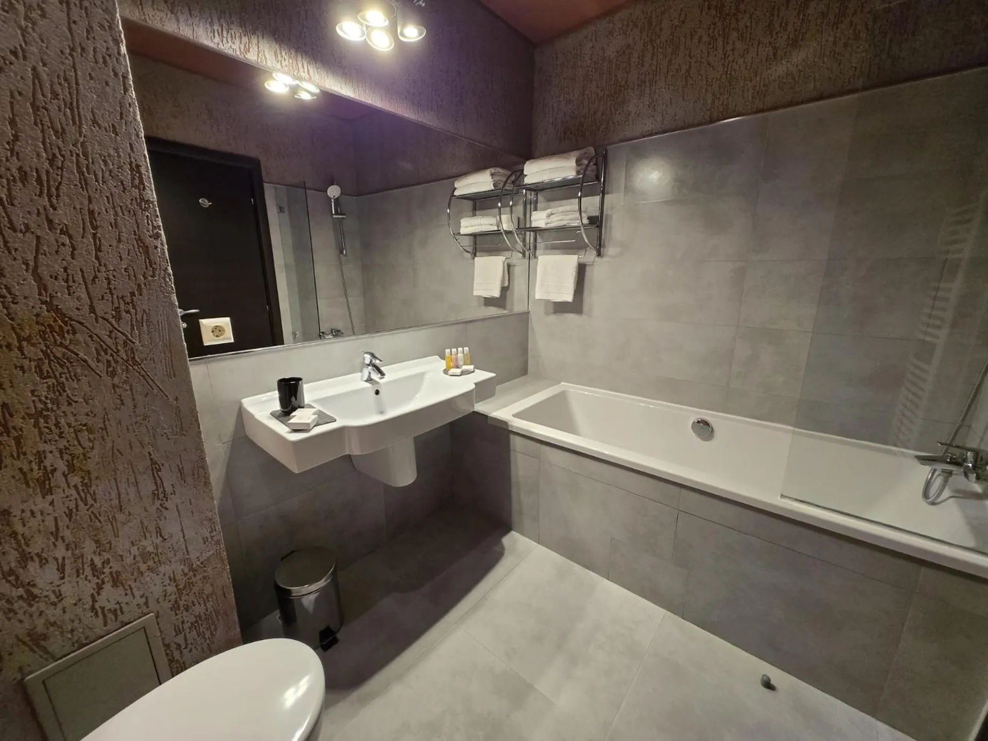 Bathroom in Hotel Dumbrava