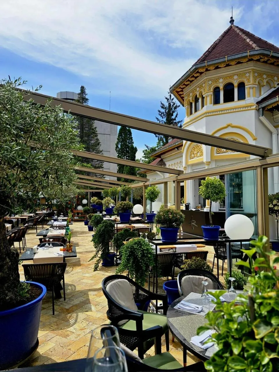 Restaurant/places to eat in Hotel Dumbrava