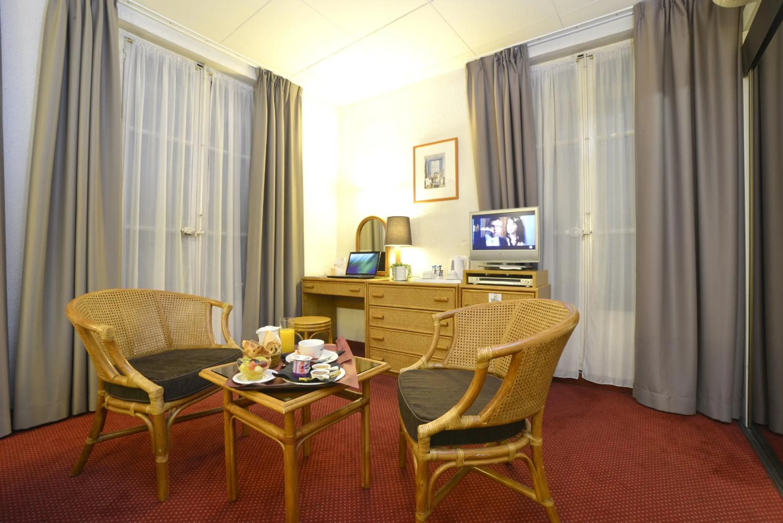 Coffee/tea facilities in Hôtel d’Angleterre Grenoble Hyper-Centre