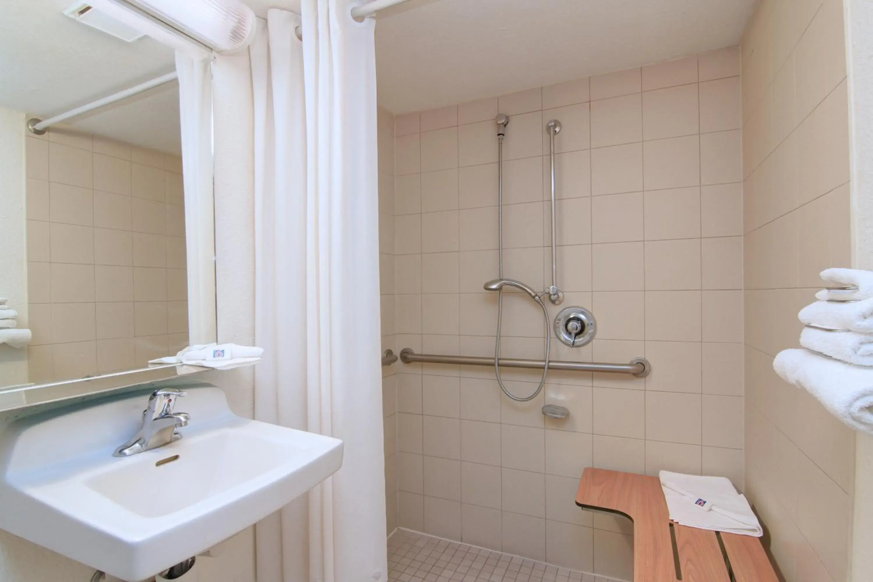 Double Room - single occupancy - Disability Access in Motel 6-Tempe, AZ - Broadway - ASU Double Room - single occupancy - Disability Access in Motel 6-Tempe, AZ - Broadway - ASU