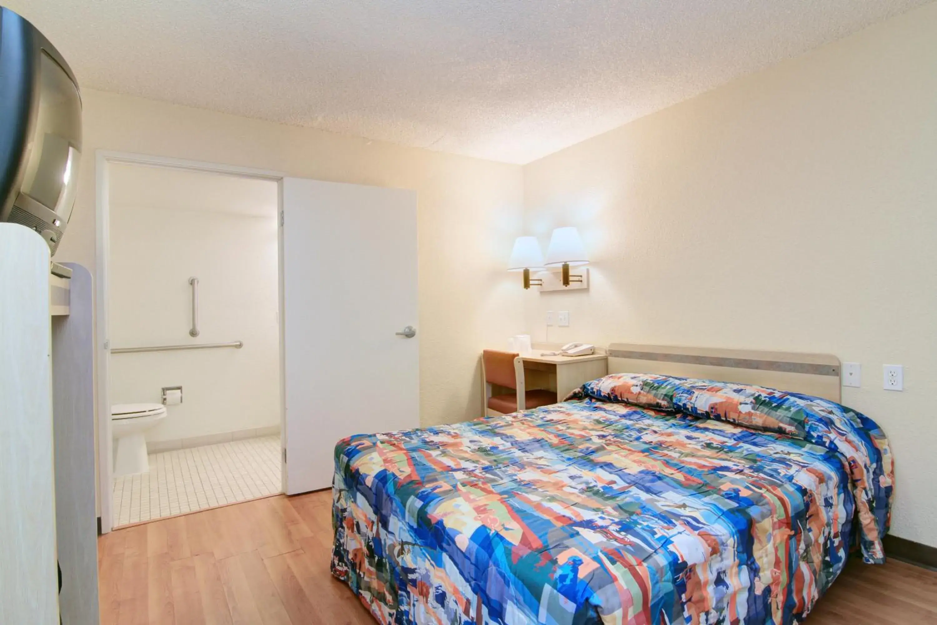 Quadruple Room - single occupancy in Motel 6-Tempe, AZ - Broadway - ASU Quadruple Room - single occupancy in Motel 6-Tempe, AZ - Broadway - ASU