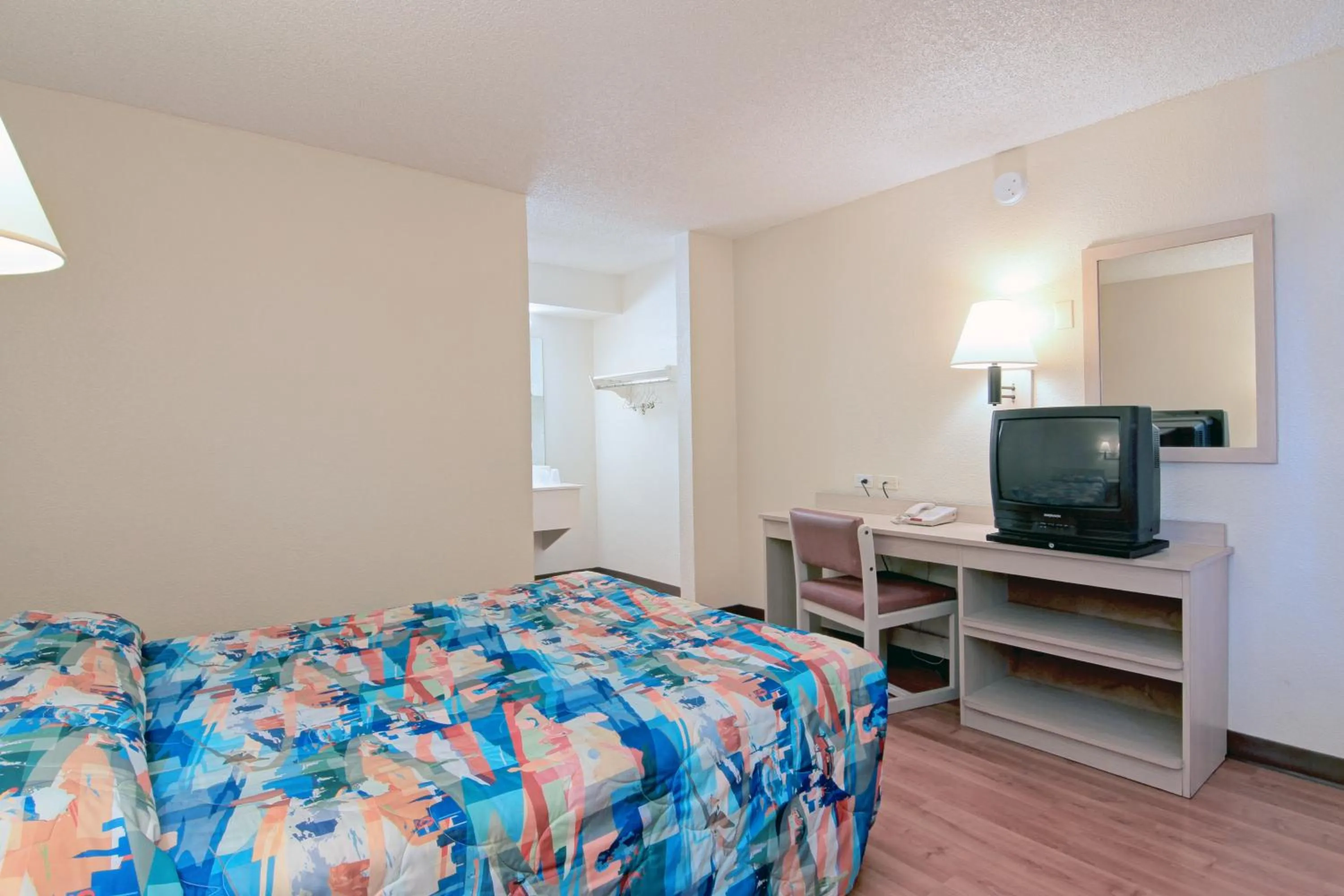 Photo of the whole room, Bed in Motel 6-Tempe, AZ - Broadway - ASU
