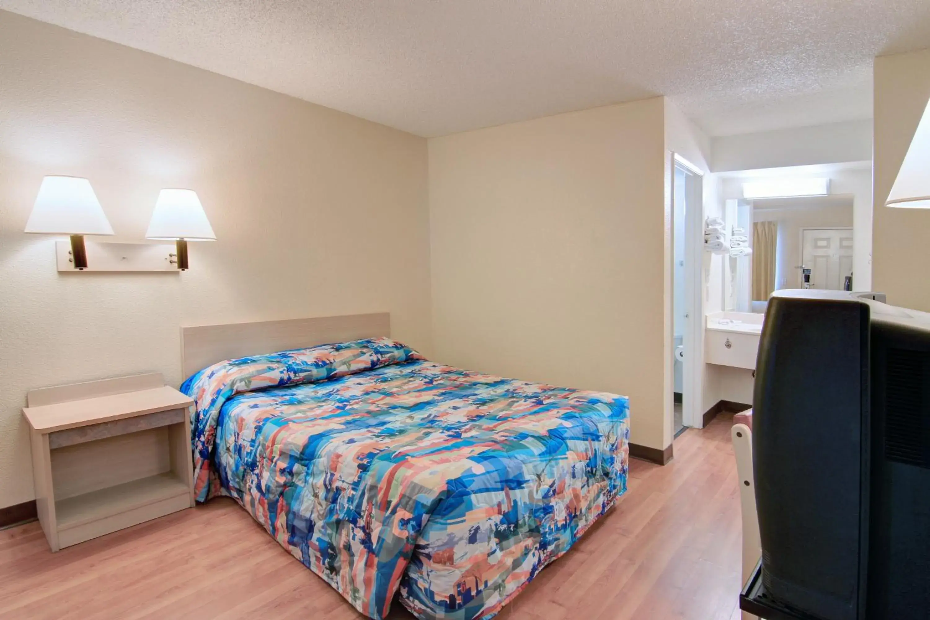 Queen Room - single occupancy in Motel 6-Tempe, AZ - Broadway - ASU Queen Room - single occupancy in Motel 6-Tempe, AZ - Broadway - ASU