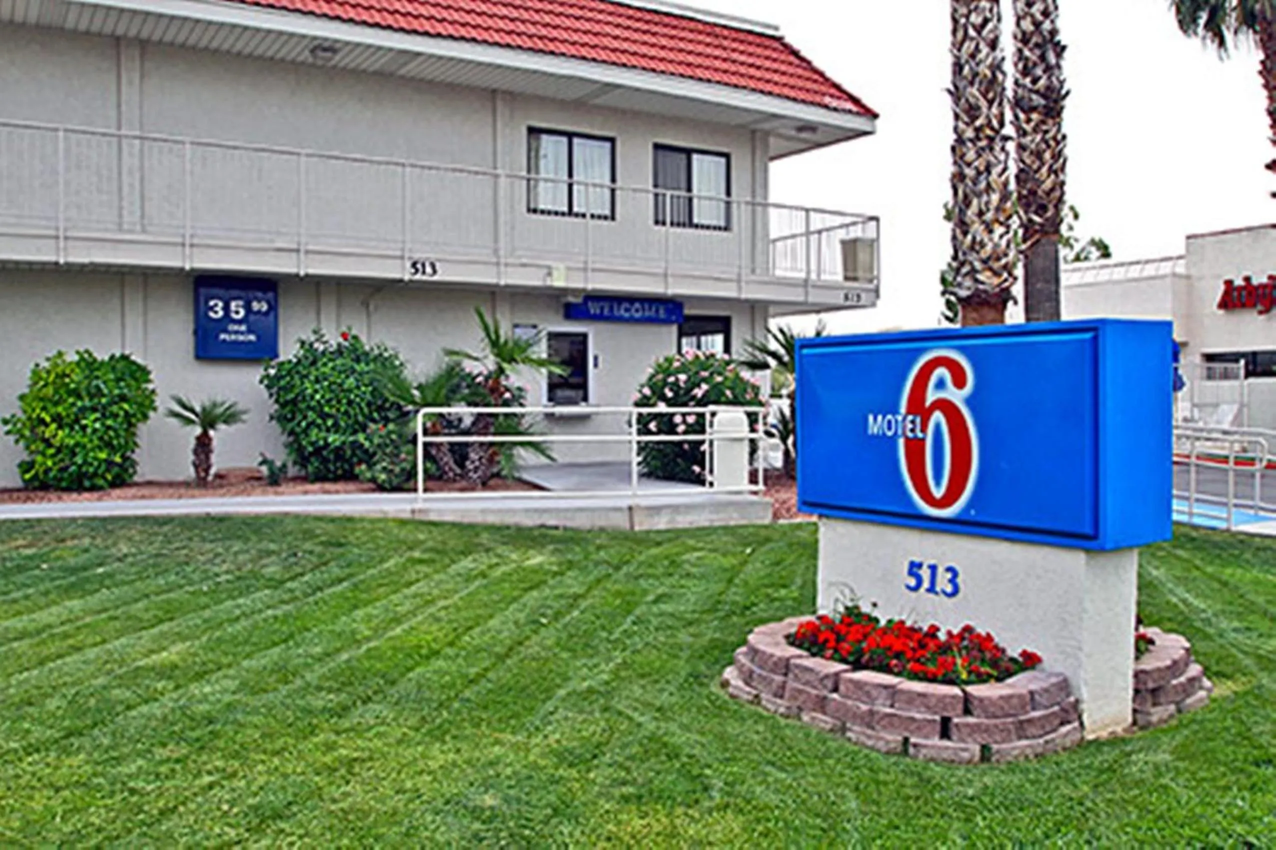 Property building in Motel 6-Tempe, AZ - Broadway - ASU