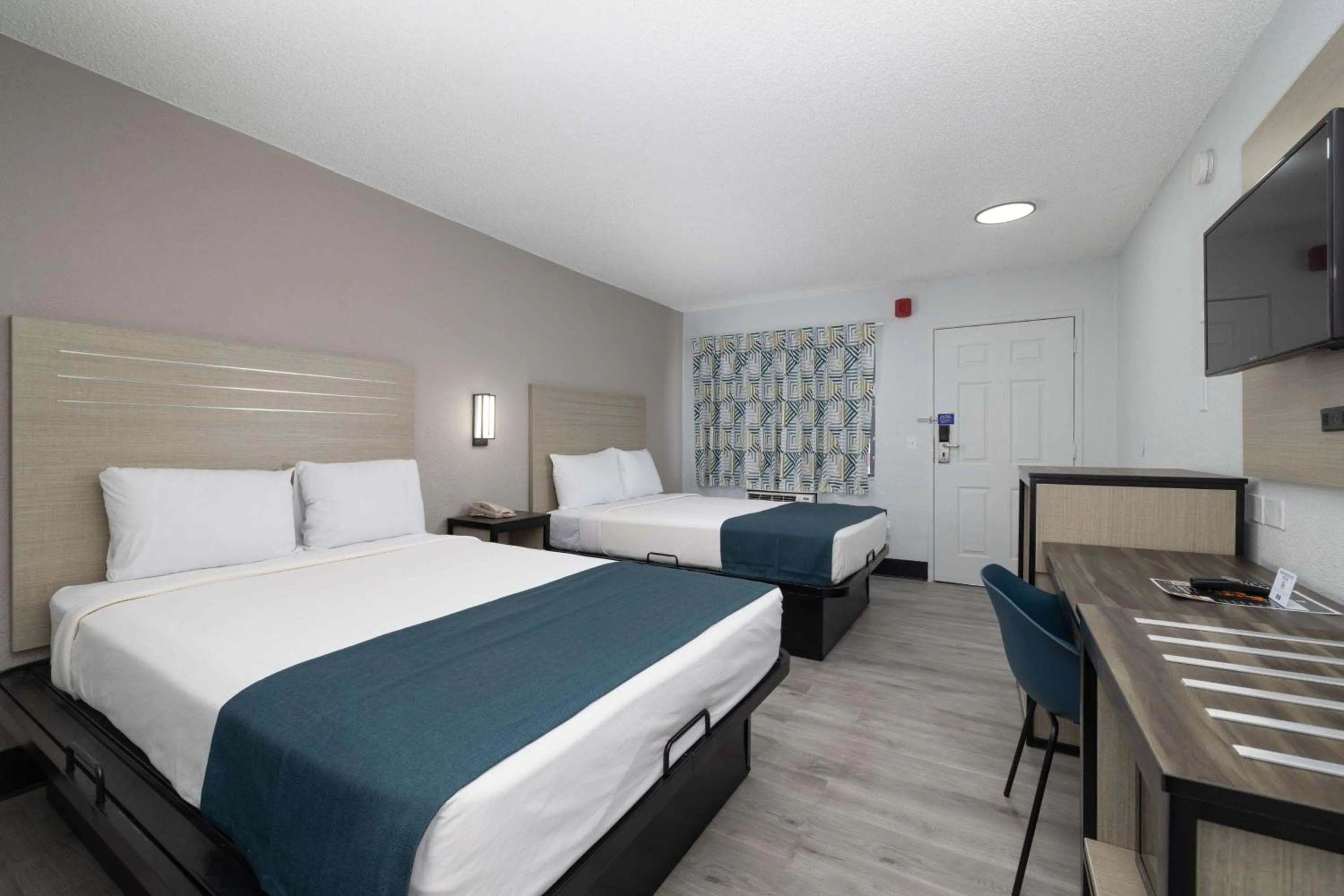 Other, Bed in Motel 6-Tempe, AZ - Broadway - ASU