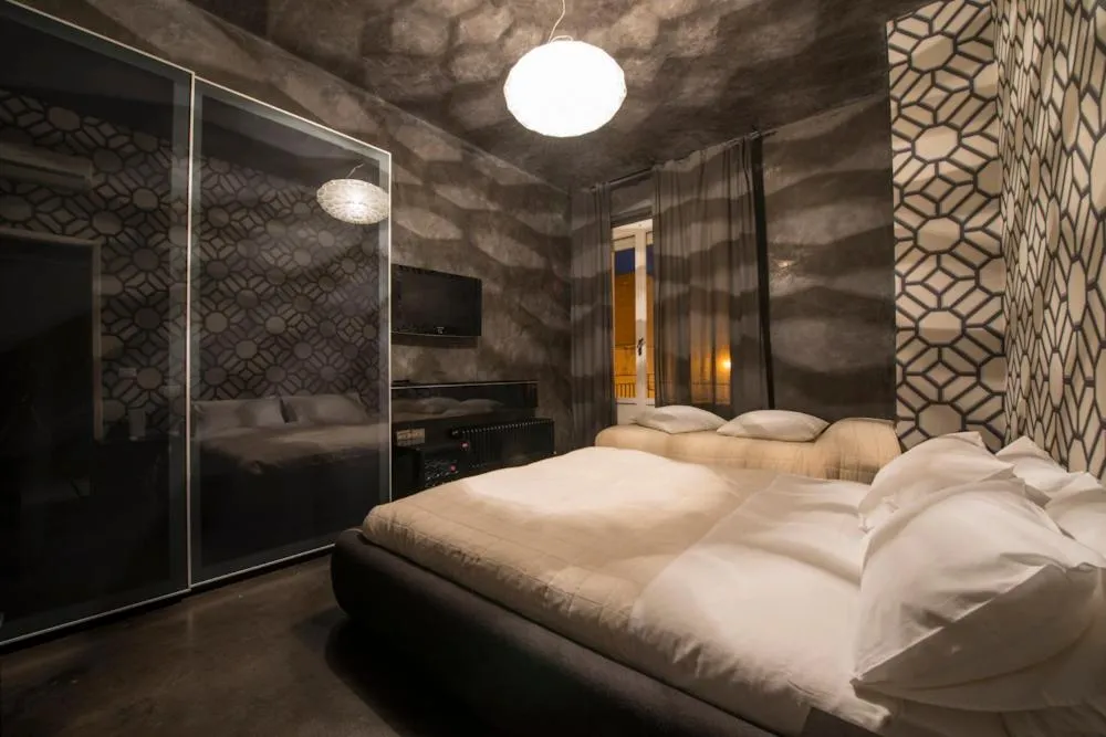 Photo of the whole room, Bed in B&B Lounge