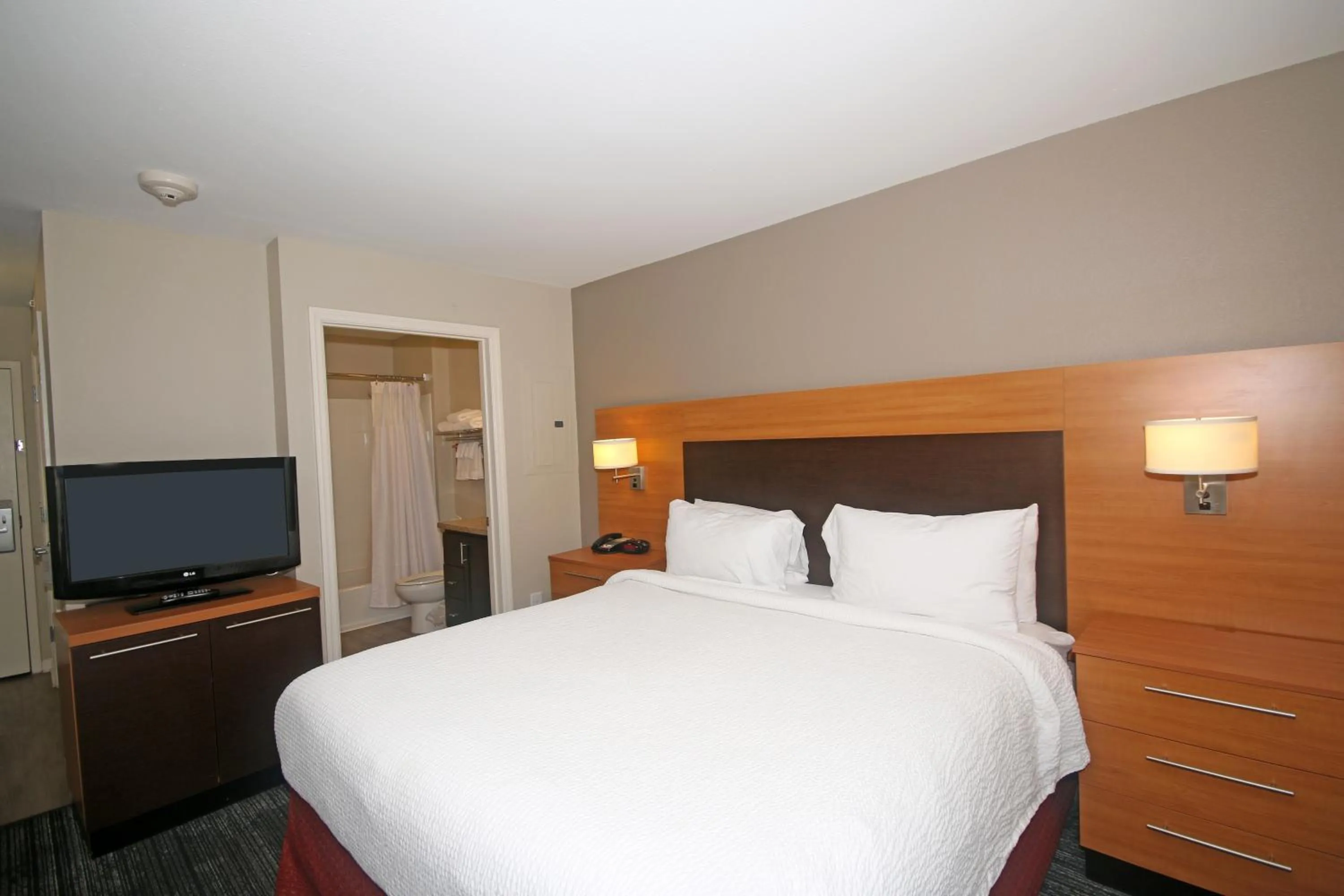 Bed in TownePlace Suites by Marriott Aiken Whiskey Road