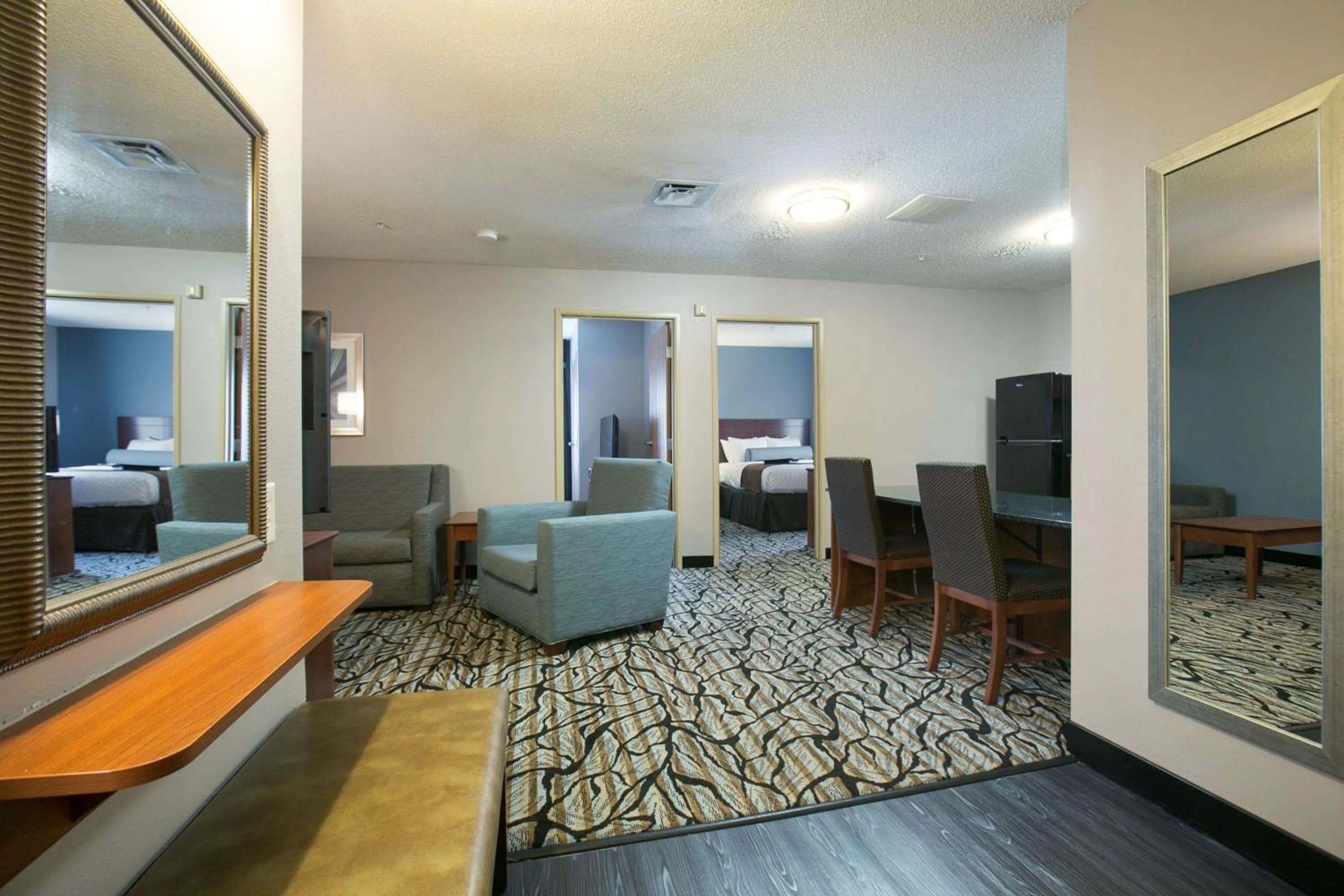 Photo of the whole room in Best Western Plus Blaine at the National Sports Center