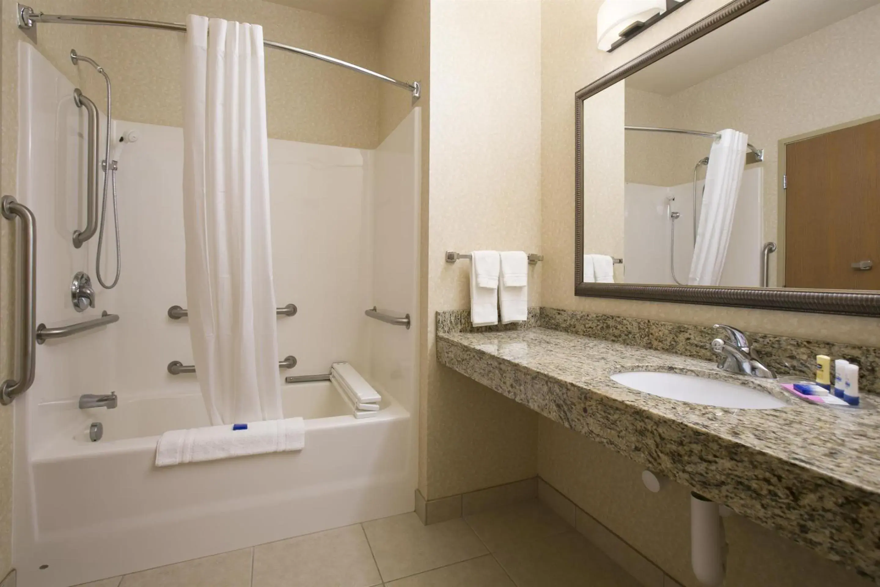 Suite with Two King Beds and Sofa Bed - Disability Access in Best Western Plus Blaine at the National Sports Center Suite with Two King Beds and Sofa Bed - Disability Access in Best Western Plus Blaine at the National Sports Center