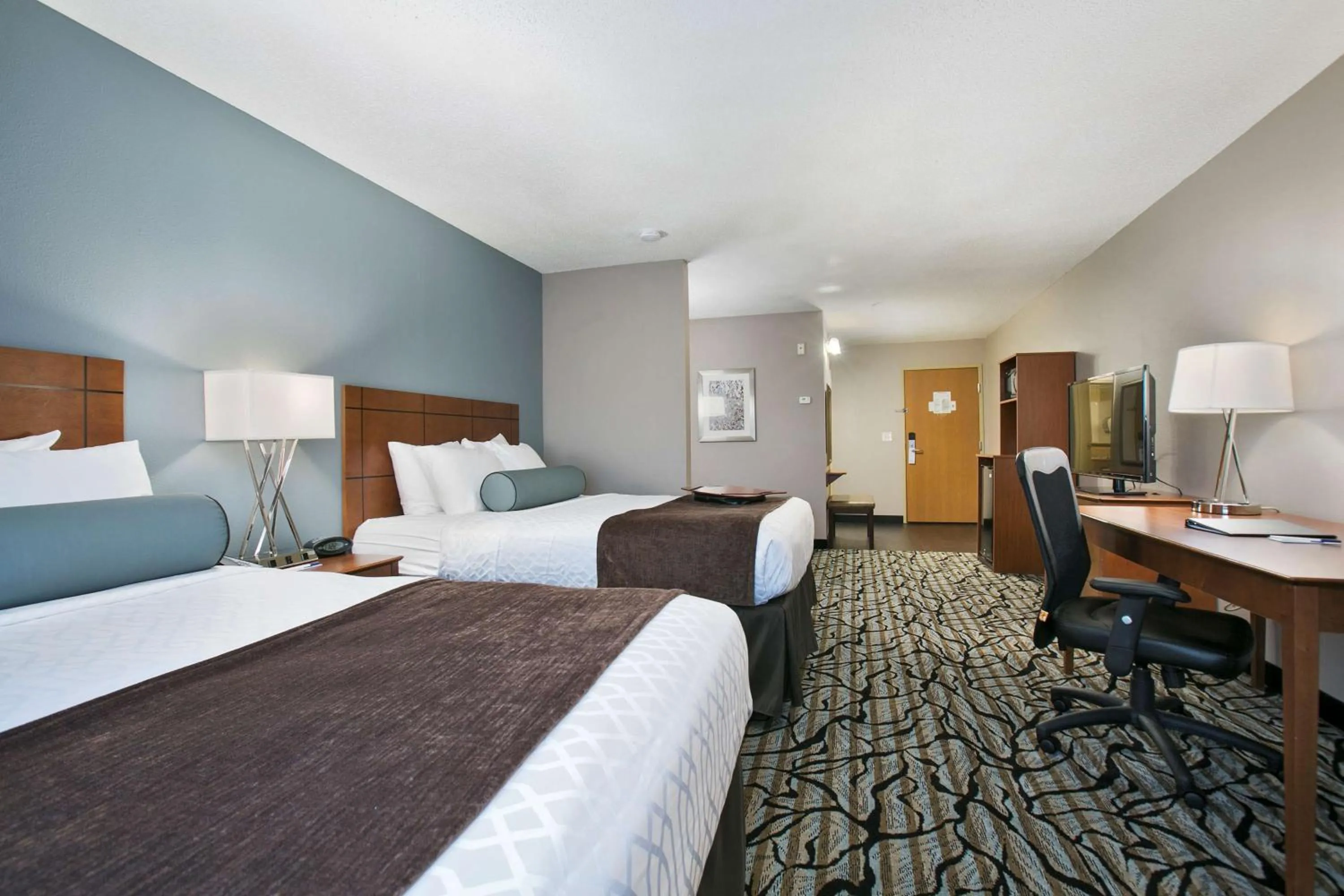Photo of the whole room, Bed in Best Western Plus Blaine at the National Sports Center