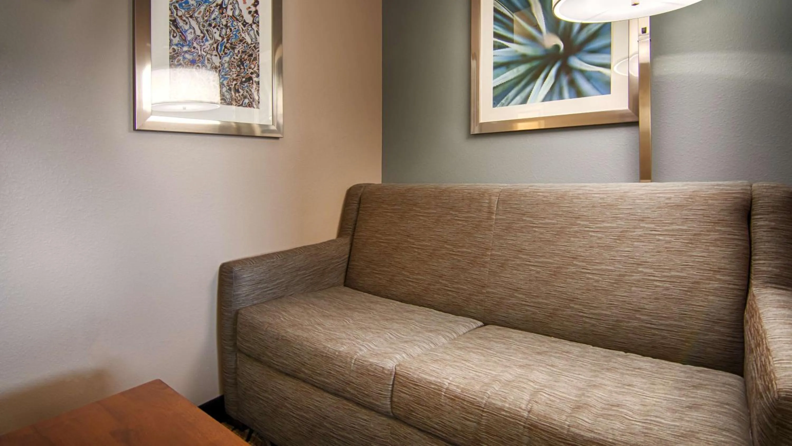 Photo of the whole room in Best Western Plus Blaine at the National Sports Center