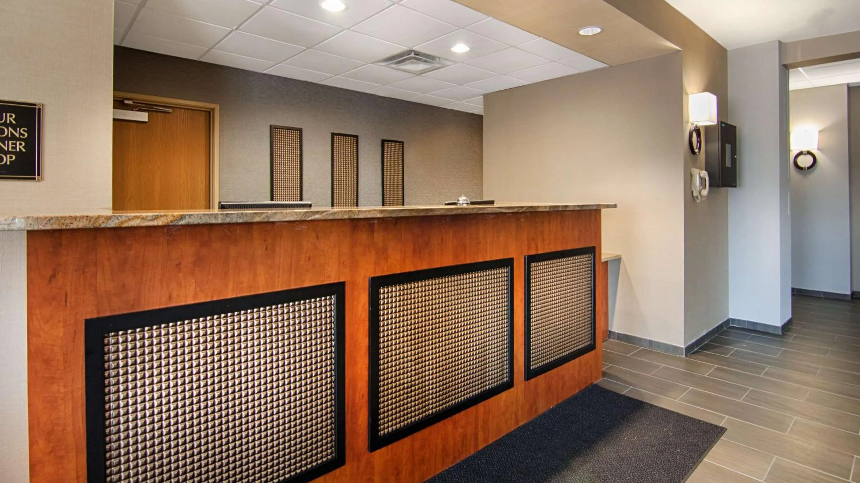 Lobby or reception in Best Western Plus Blaine at the National Sports Center