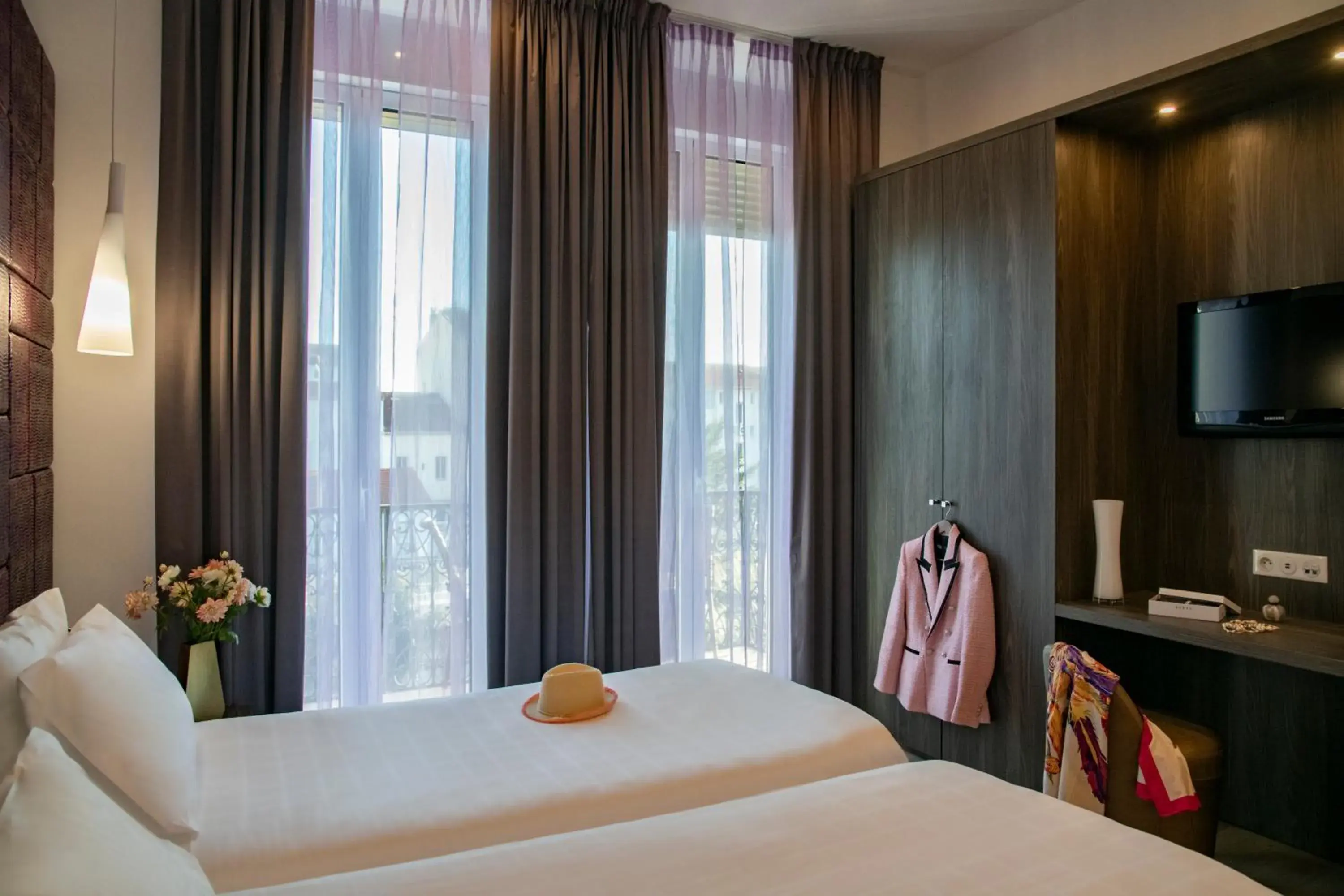 Classic Double Room in GOLDEN TULIP CANNES HOTEL de PARIS Classic Double Room in GOLDEN TULIP CANNES HOTEL de PARIS