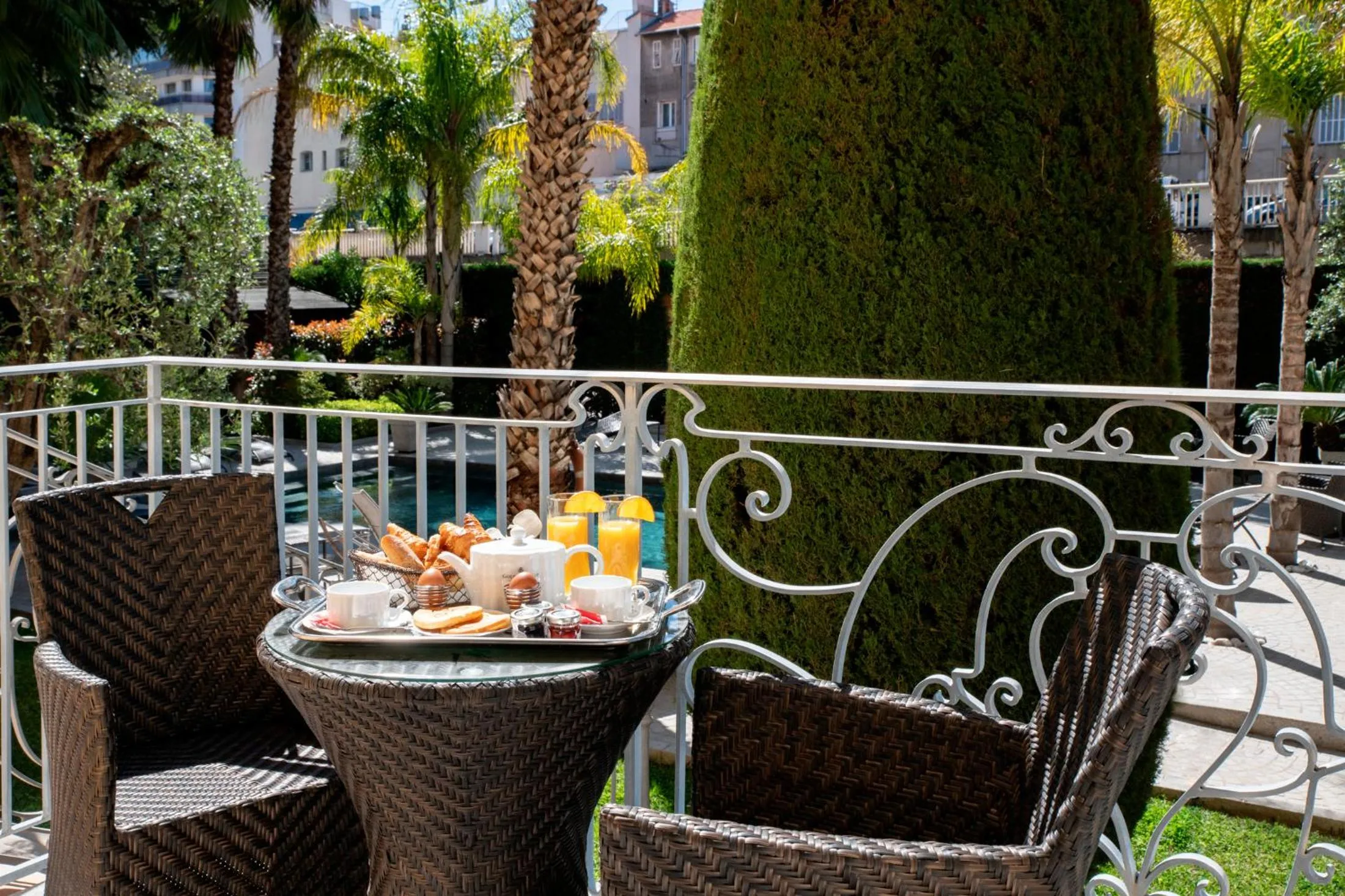 Garden in GOLDEN TULIP CANNES HOTEL de PARIS