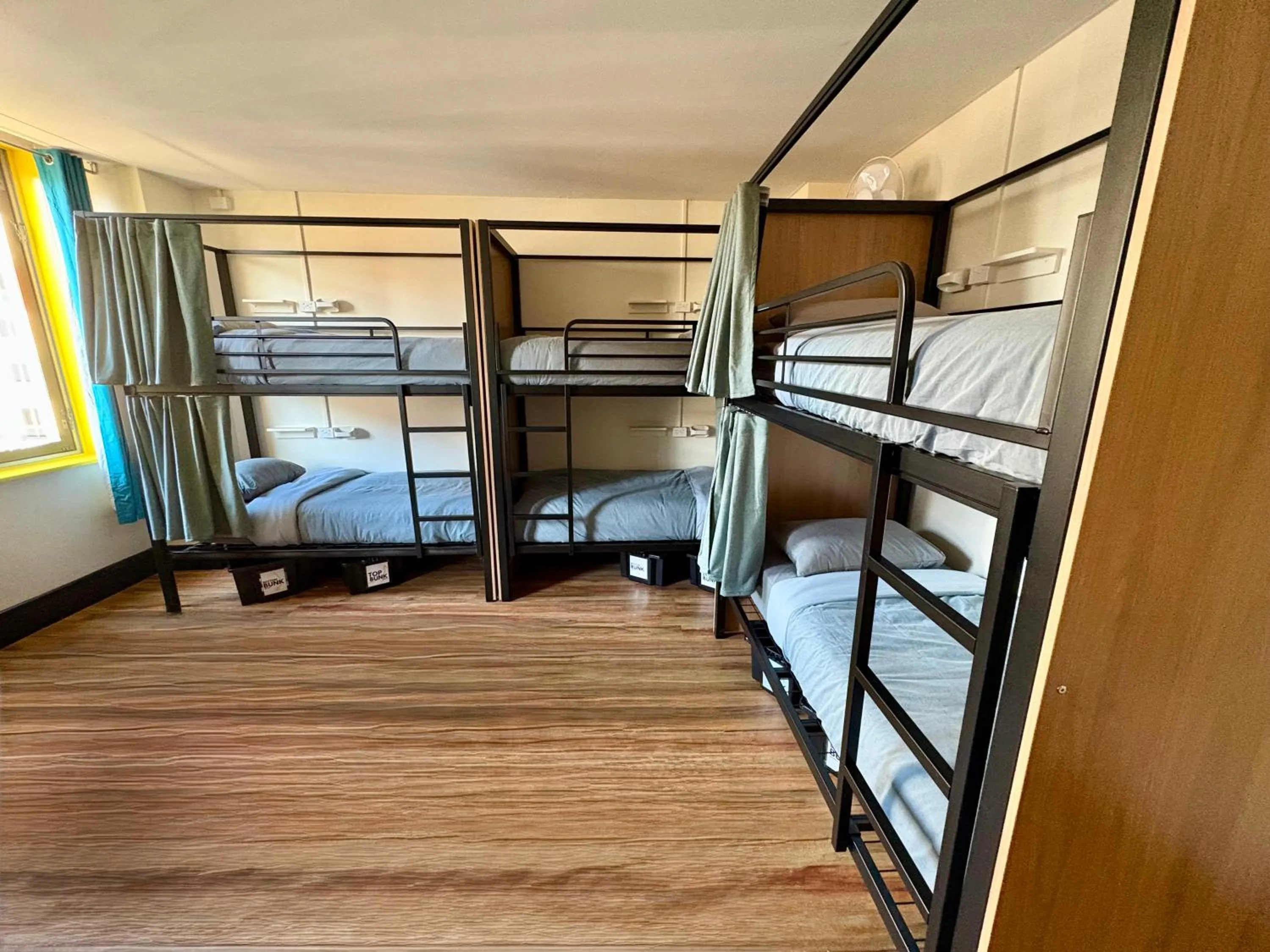 Photo of the whole room, Bed in Flinders Backpackers