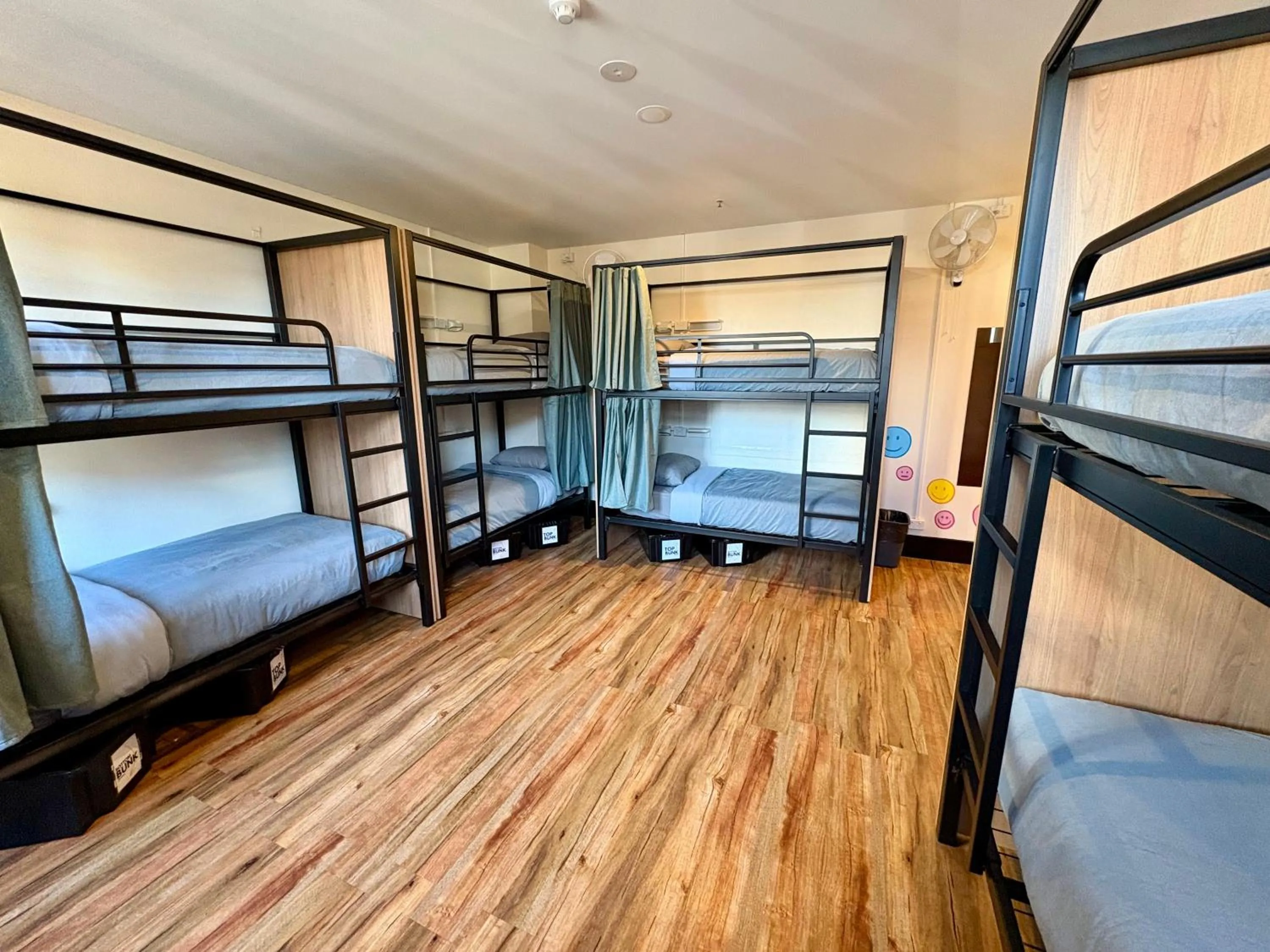 Photo of the whole room, Bed in Flinders Backpackers