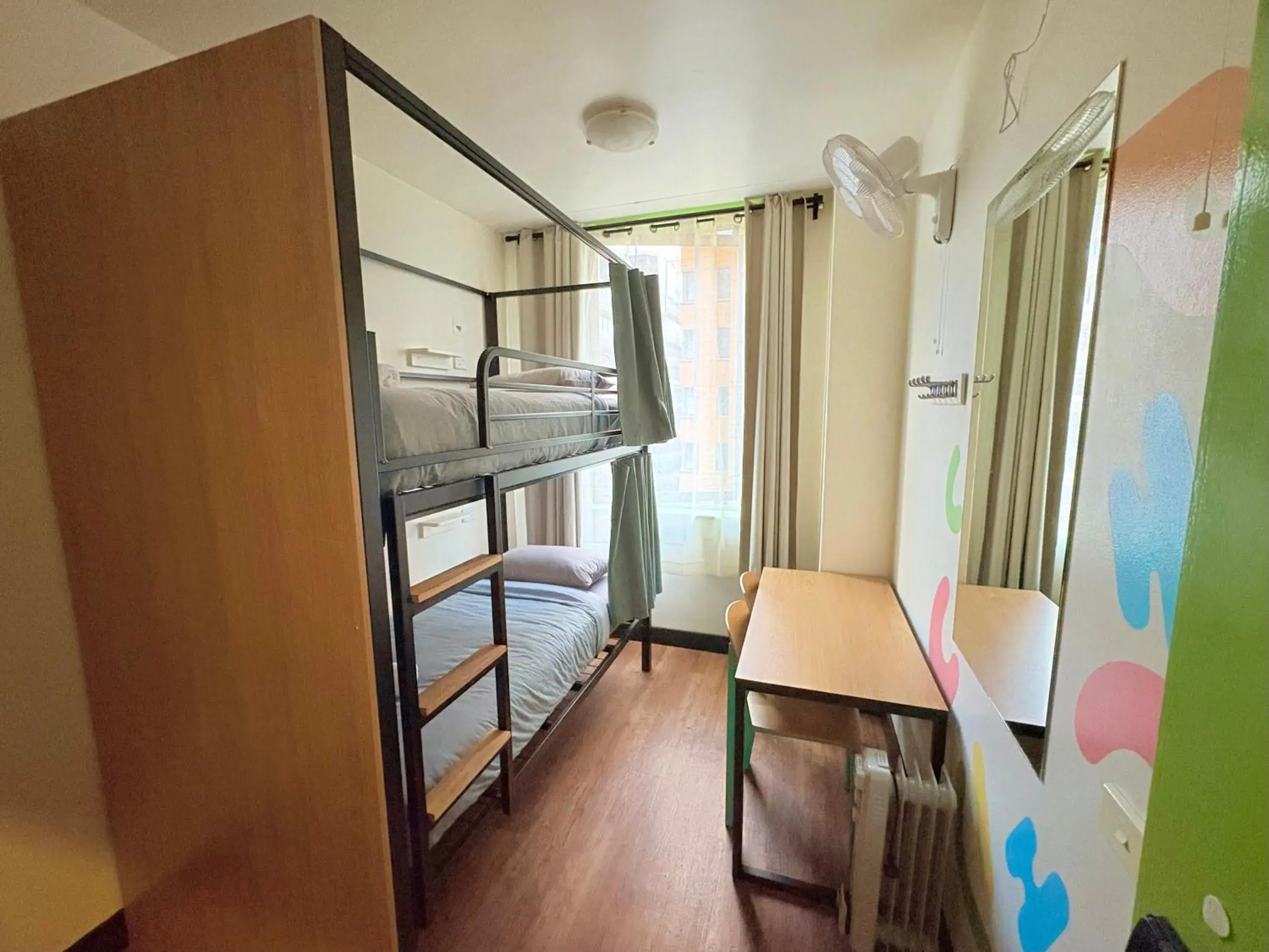 Budget bunk room with shared bathroom (Ages 18 plus) in Flinders Backpackers Budget bunk room with shared bathroom (Ages 18 plus) in Flinders Backpackers