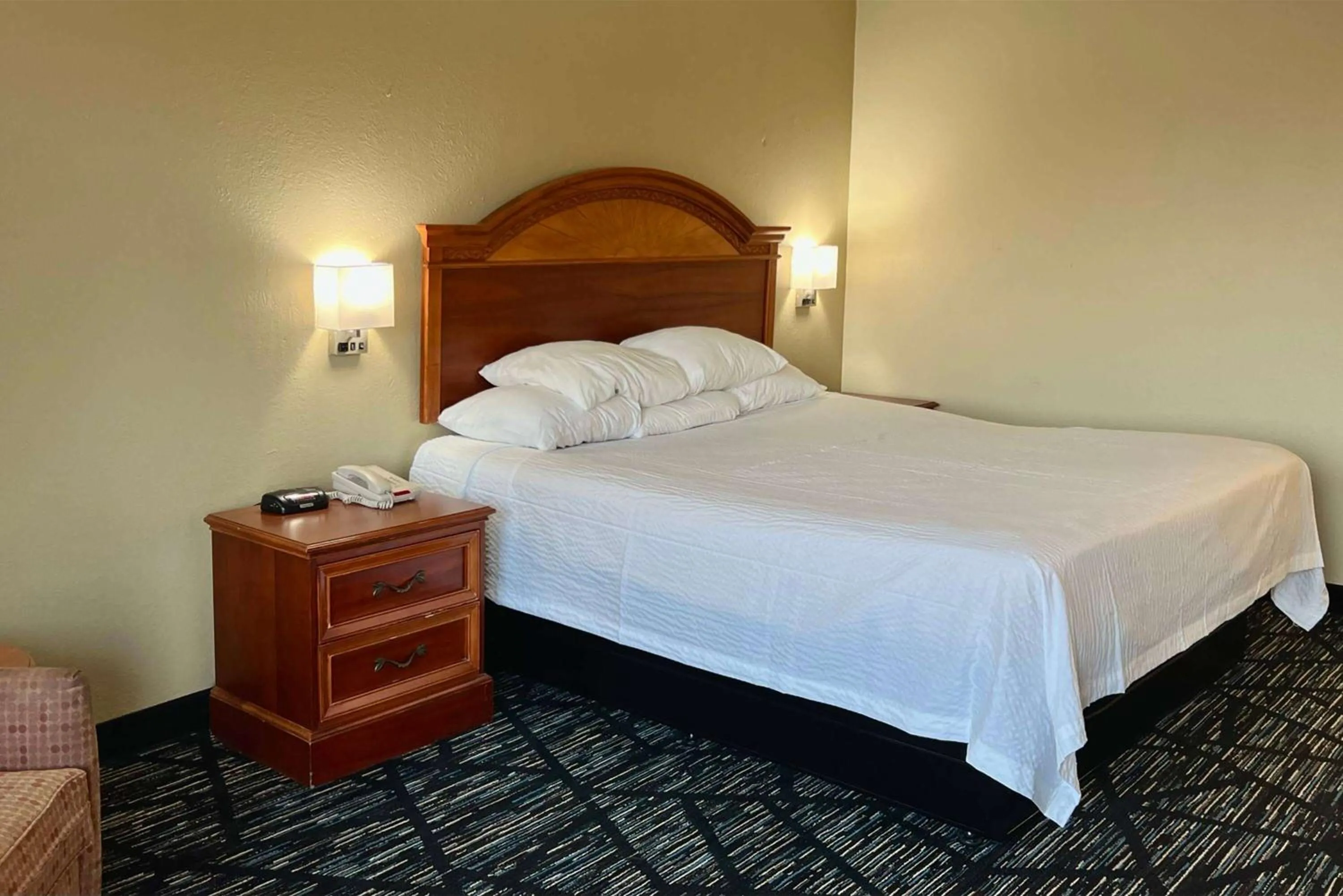 Photo of the whole room, Bed in Baymont by Wyndham Troy