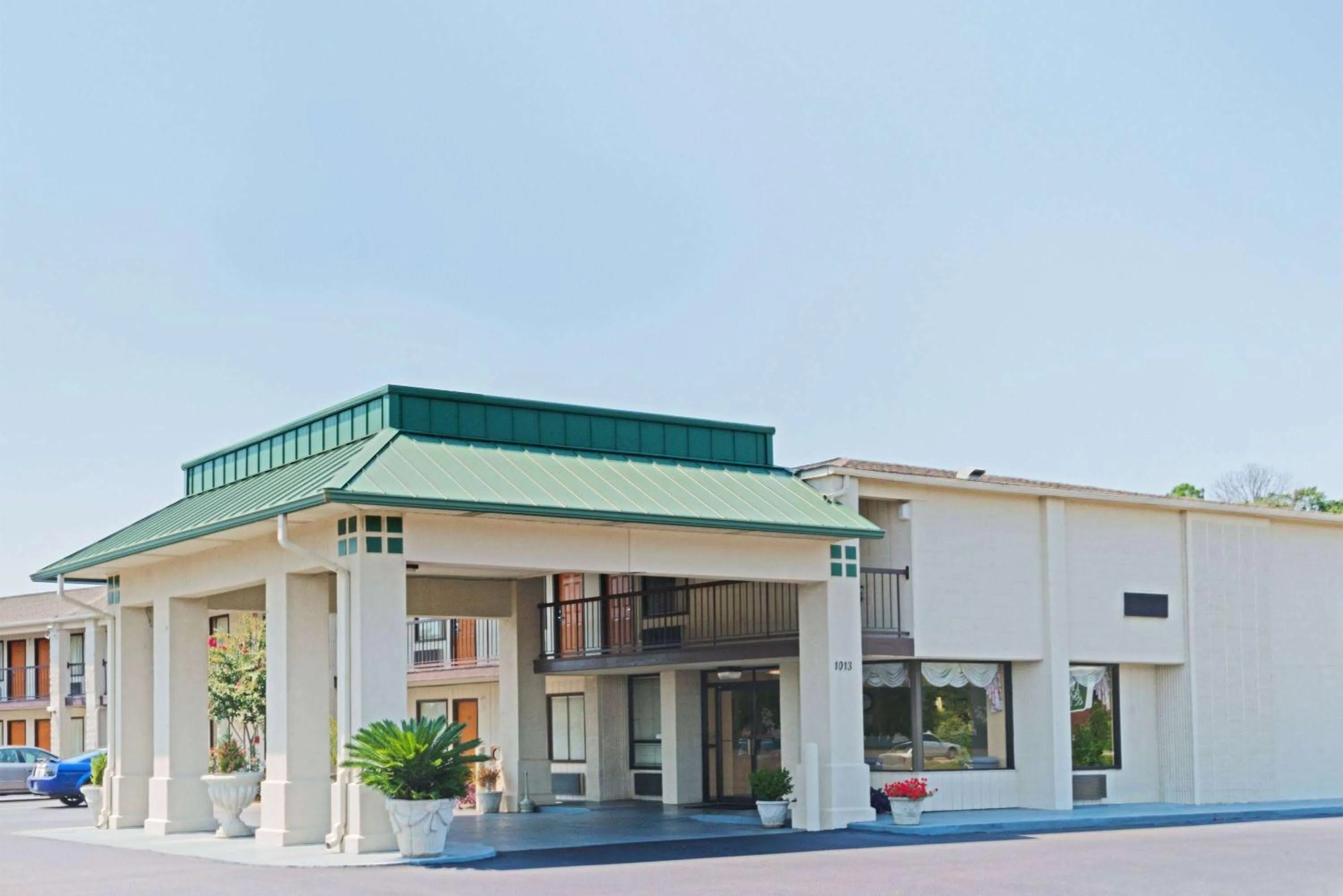 Property building in Baymont by Wyndham Troy