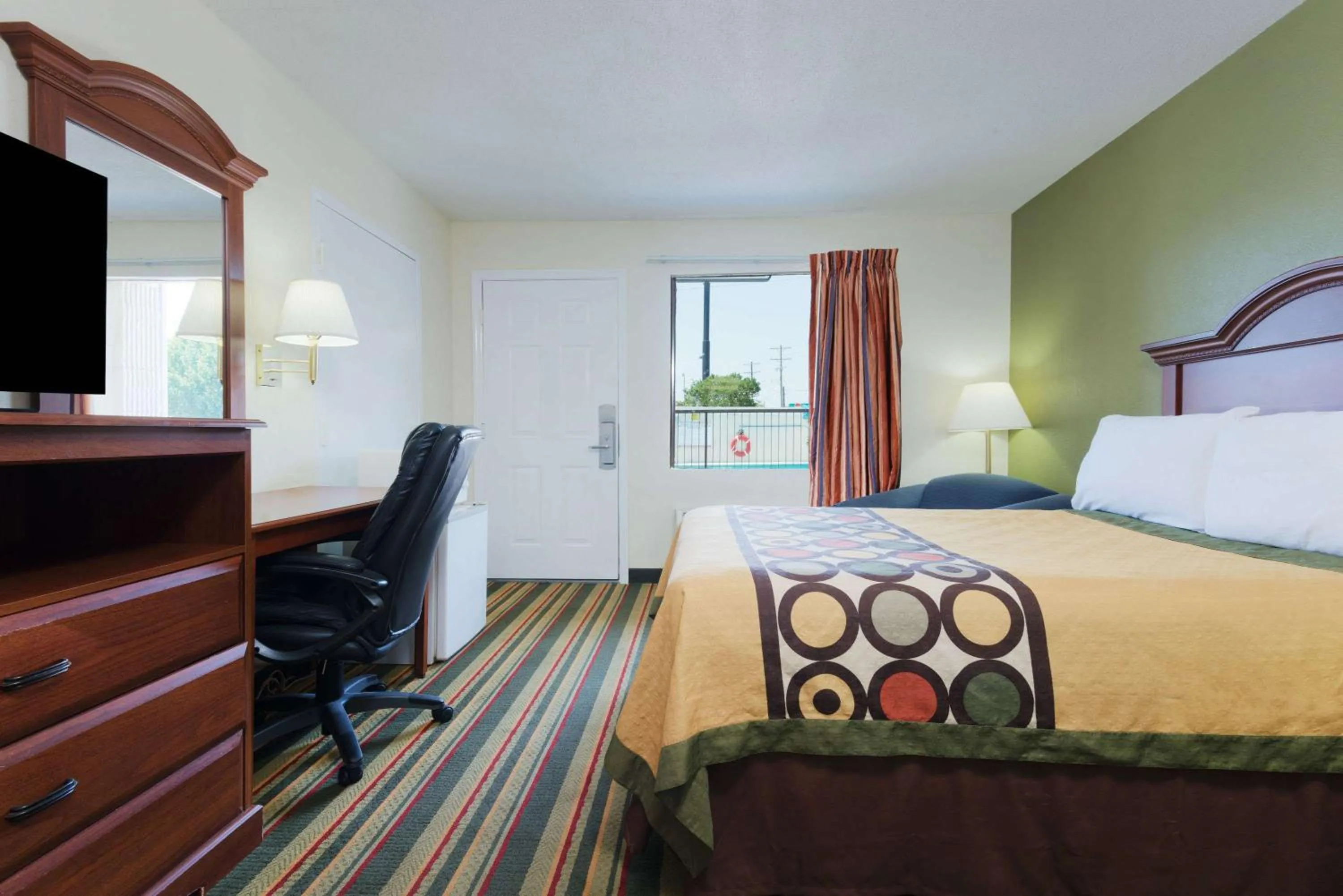 Photo of the whole room, Bed in Baymont by Wyndham Troy