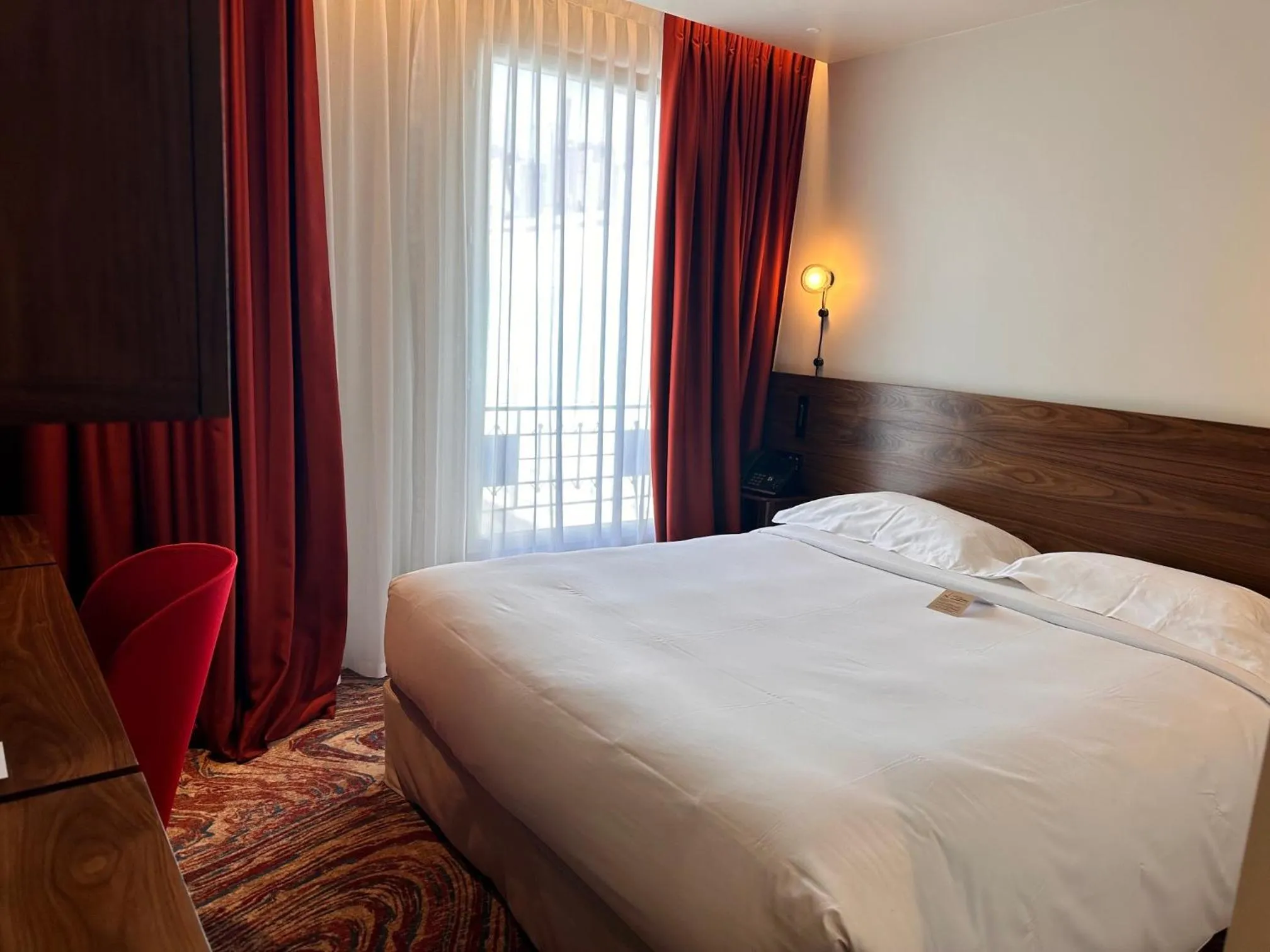 Bed in Golden Tulip Opera de Noailles