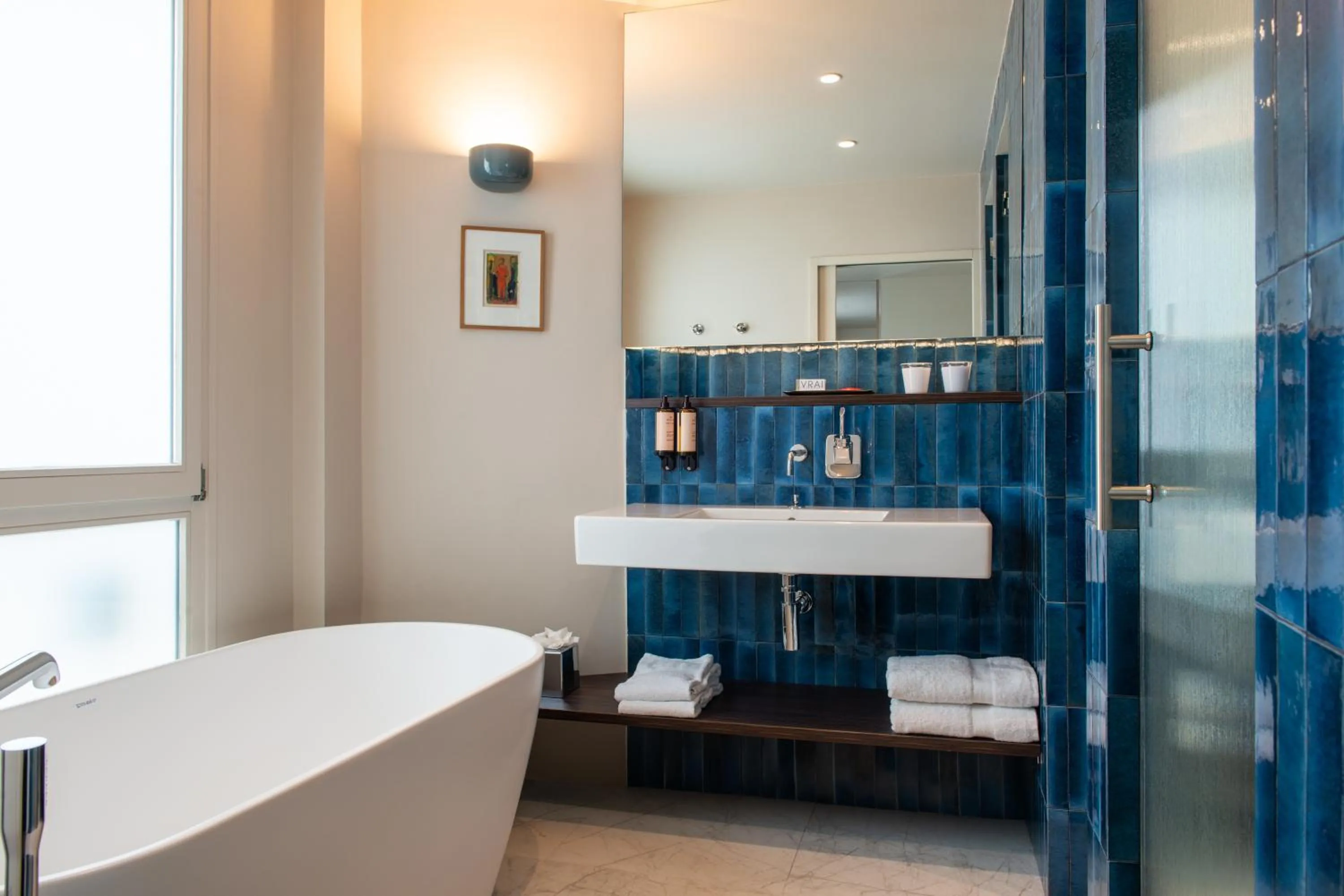 Shower in Golden Tulip Opera de Noailles