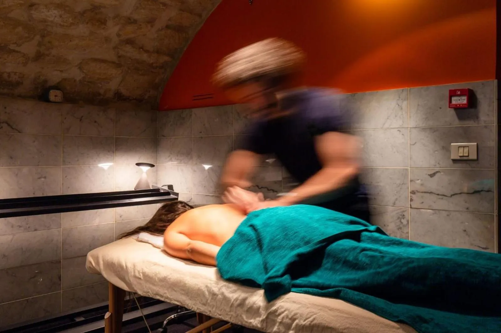 Massage in Golden Tulip Opera de Noailles