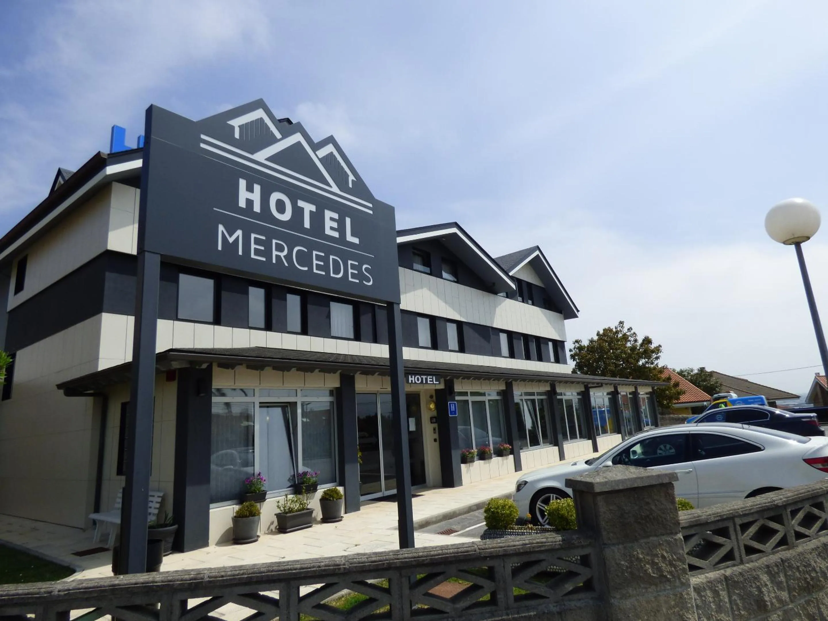 Property building in Hotel Mercedes