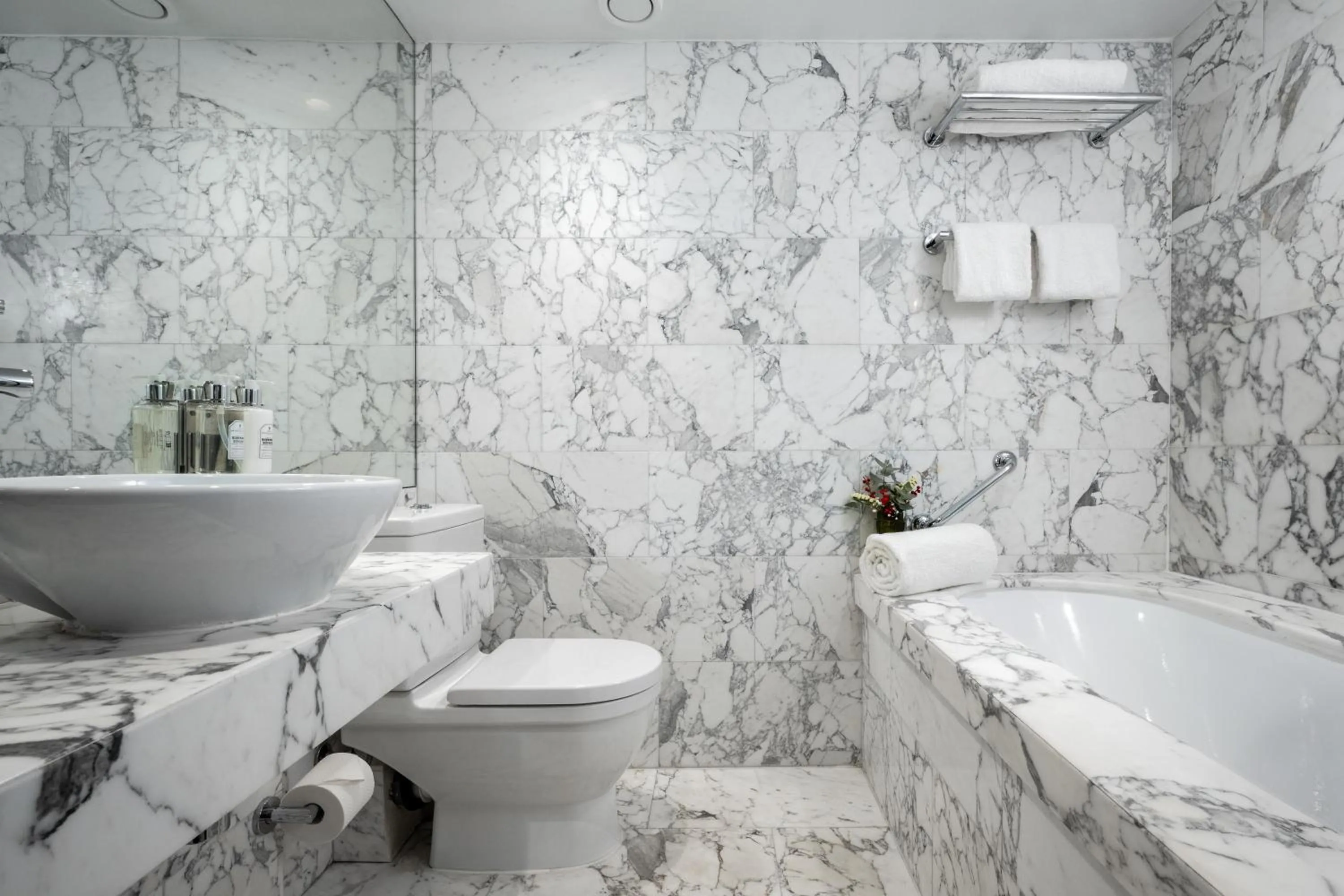 Bathroom in Le Belgrand Hotel Paris Champs Elysees, Tapestry By Hilton