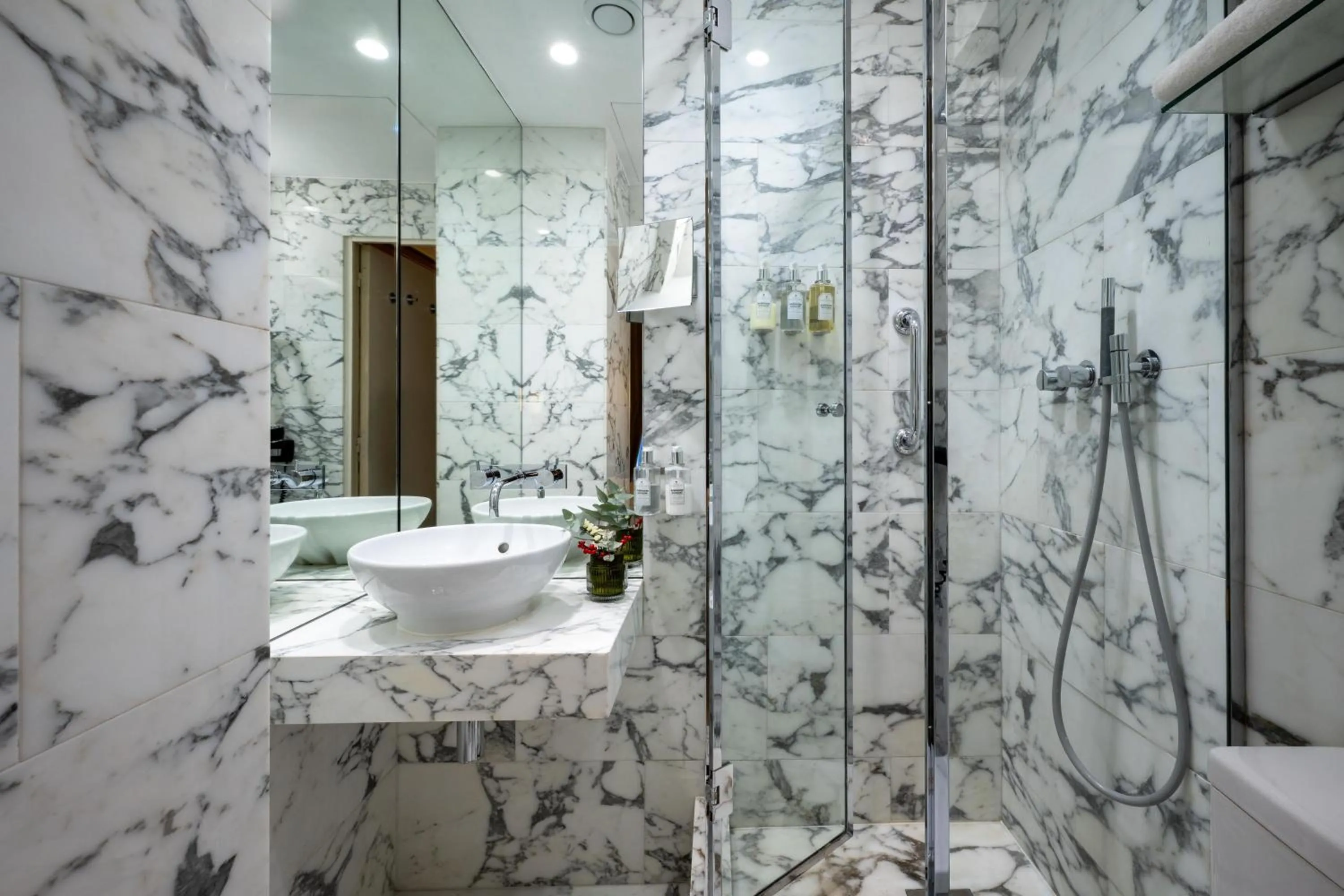 Bathroom in Le Belgrand Hotel Paris Champs Elysees, Tapestry By Hilton