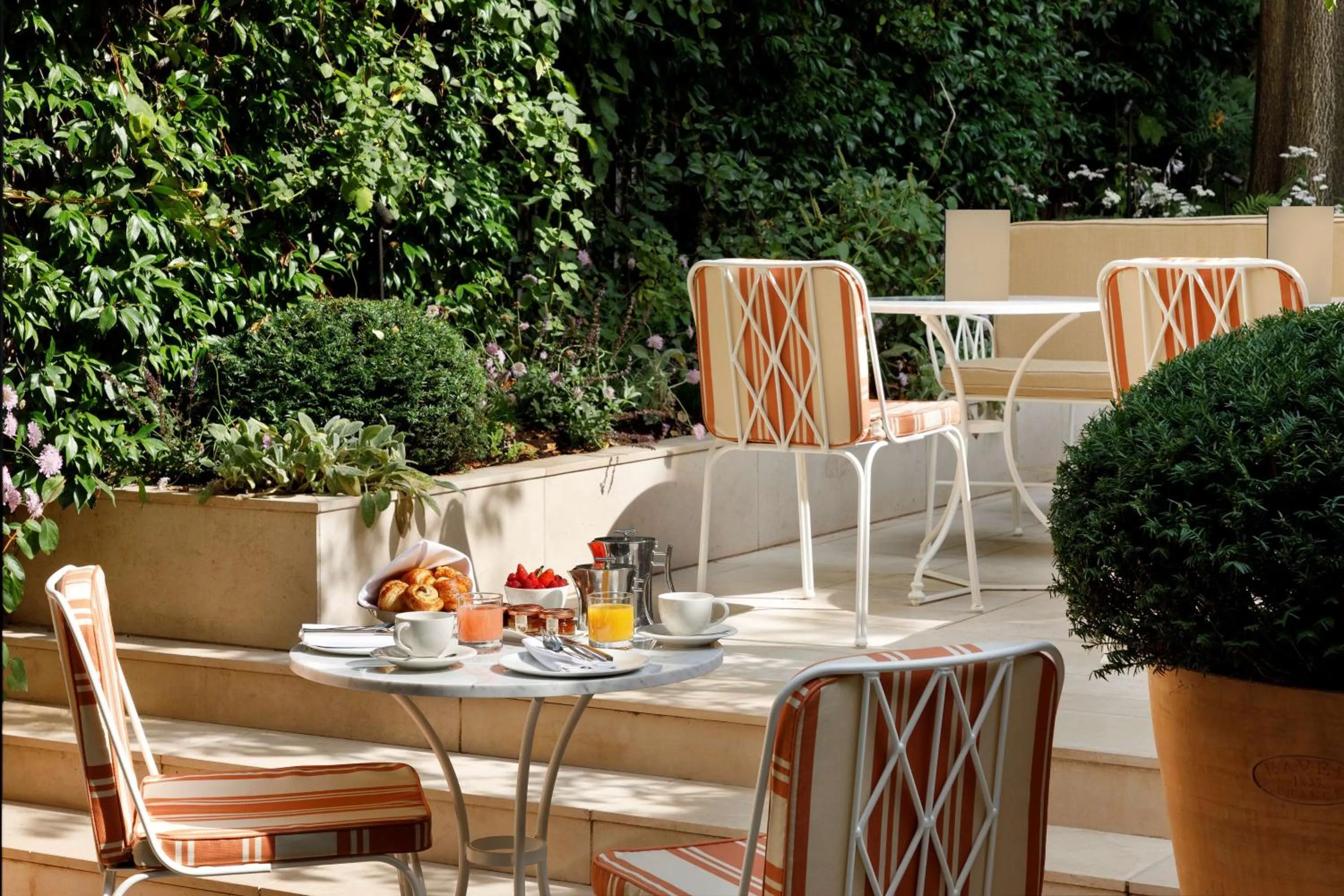 Garden in Le Belgrand Hotel Paris Champs Elysees, Tapestry By Hilton