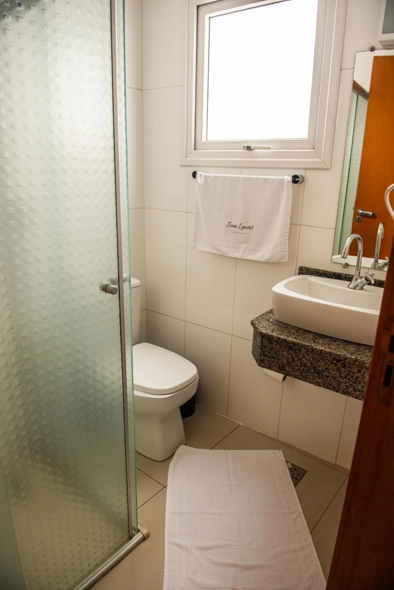 Shower in San Lucas Hotel - 06km de Maringa