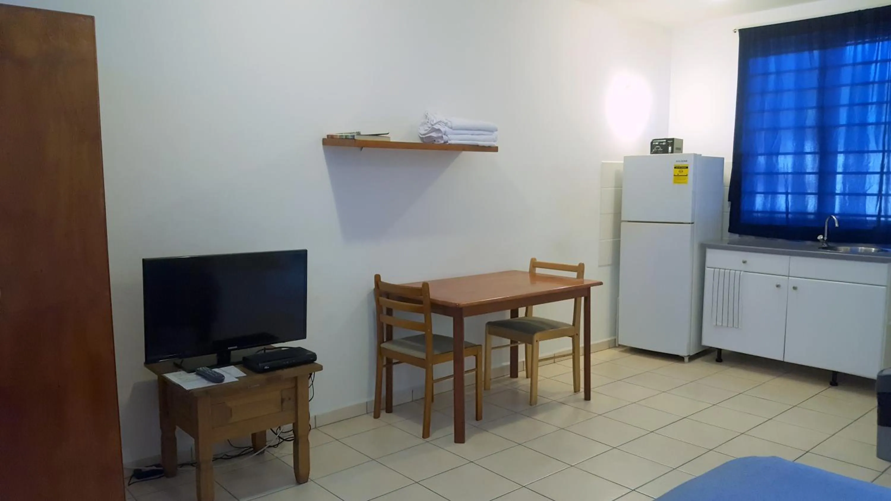 Dining area in Orange Rembrandt Studio Apartments