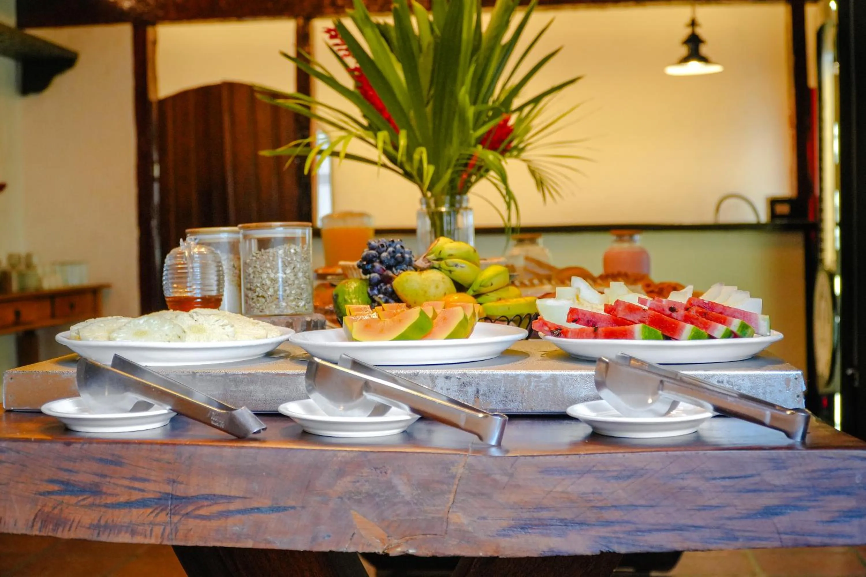 Buffet breakfast in VELINN Pousada Bromelias