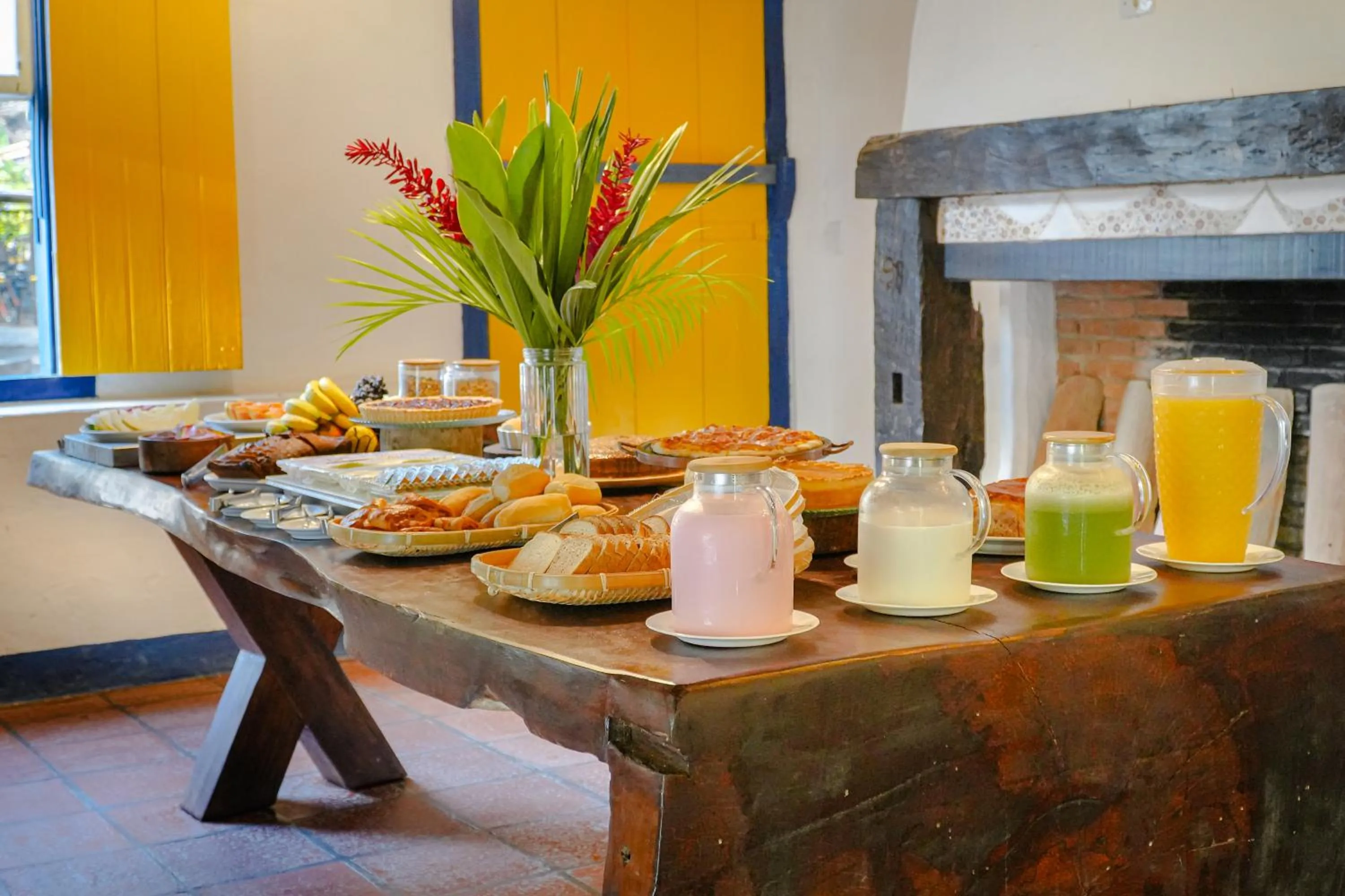 Breakfast in VELINN Pousada Bromelias