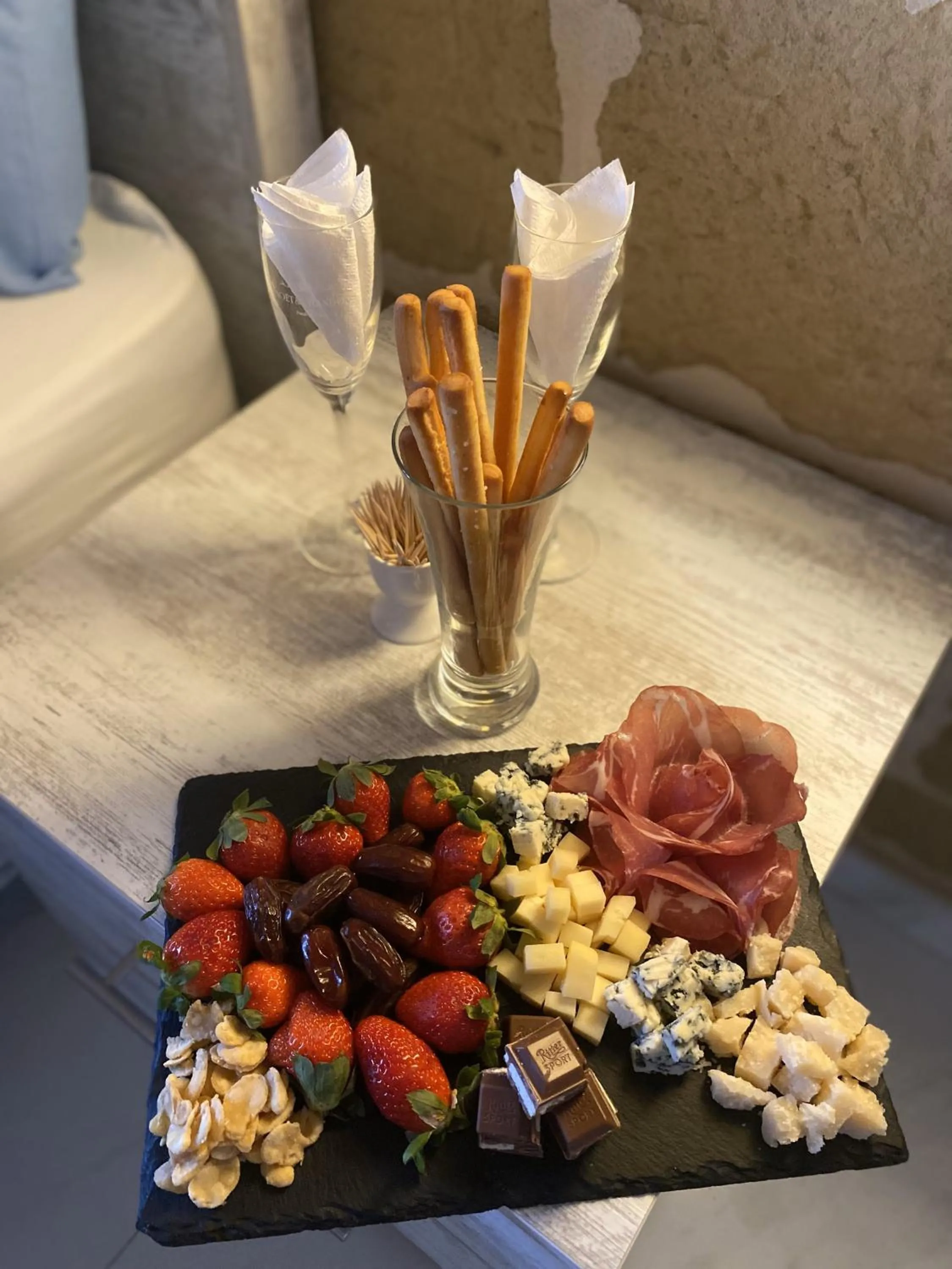 Food and drinks in Fiftyfour West Boutique Living