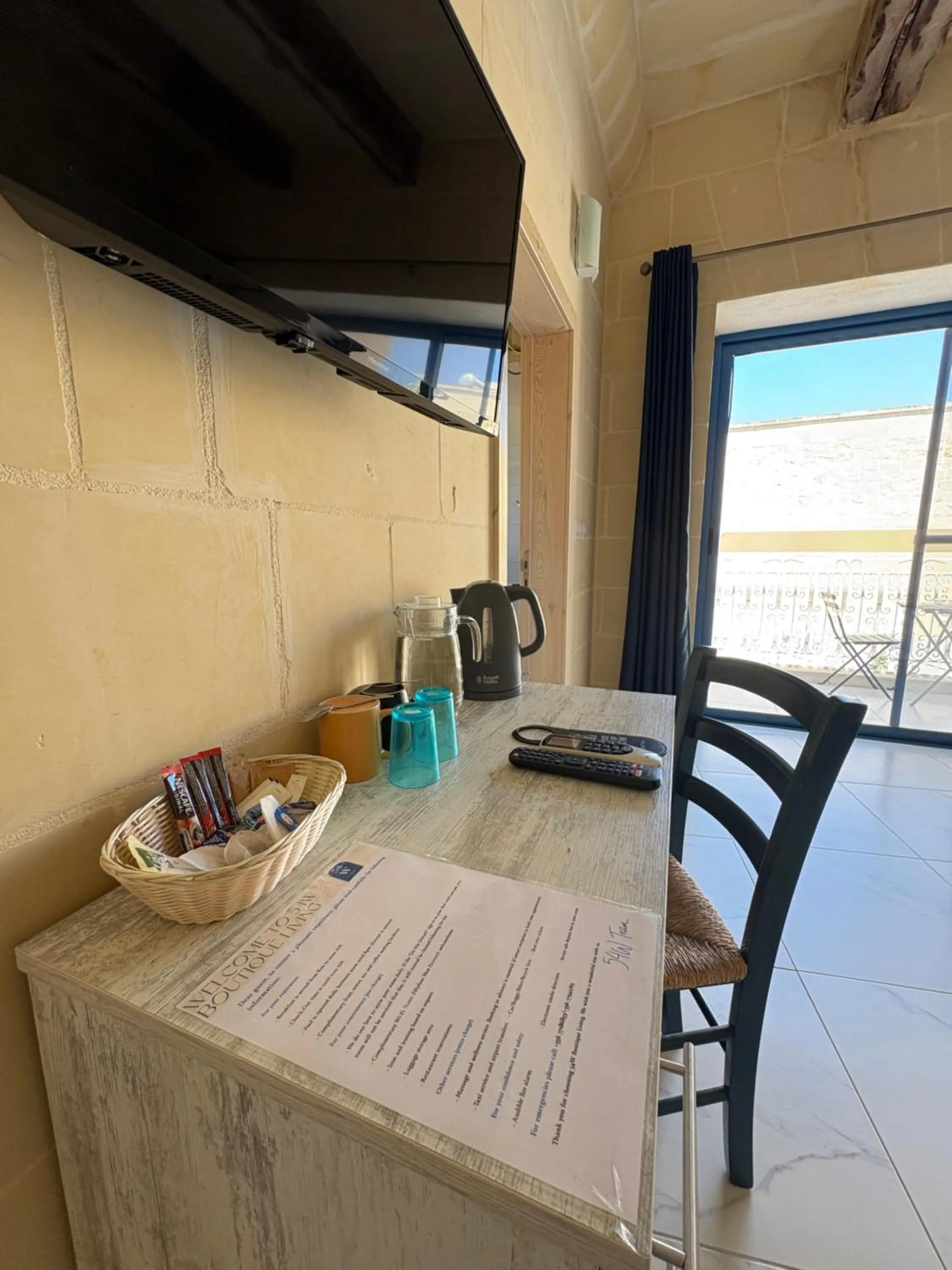 TV and multimedia in Fiftyfour West Boutique Living