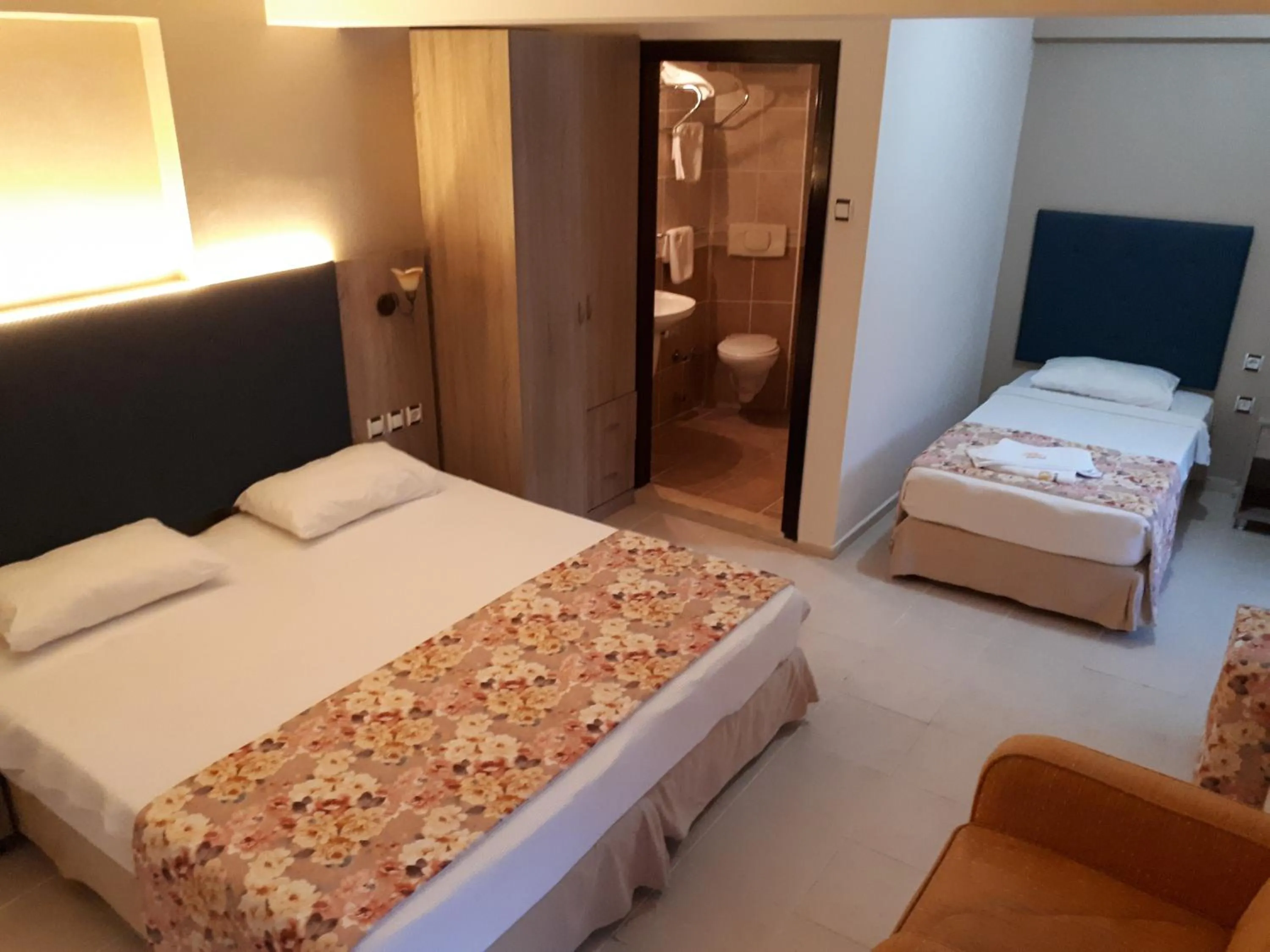 Photo of the whole room, Bed in Hamle Hotel