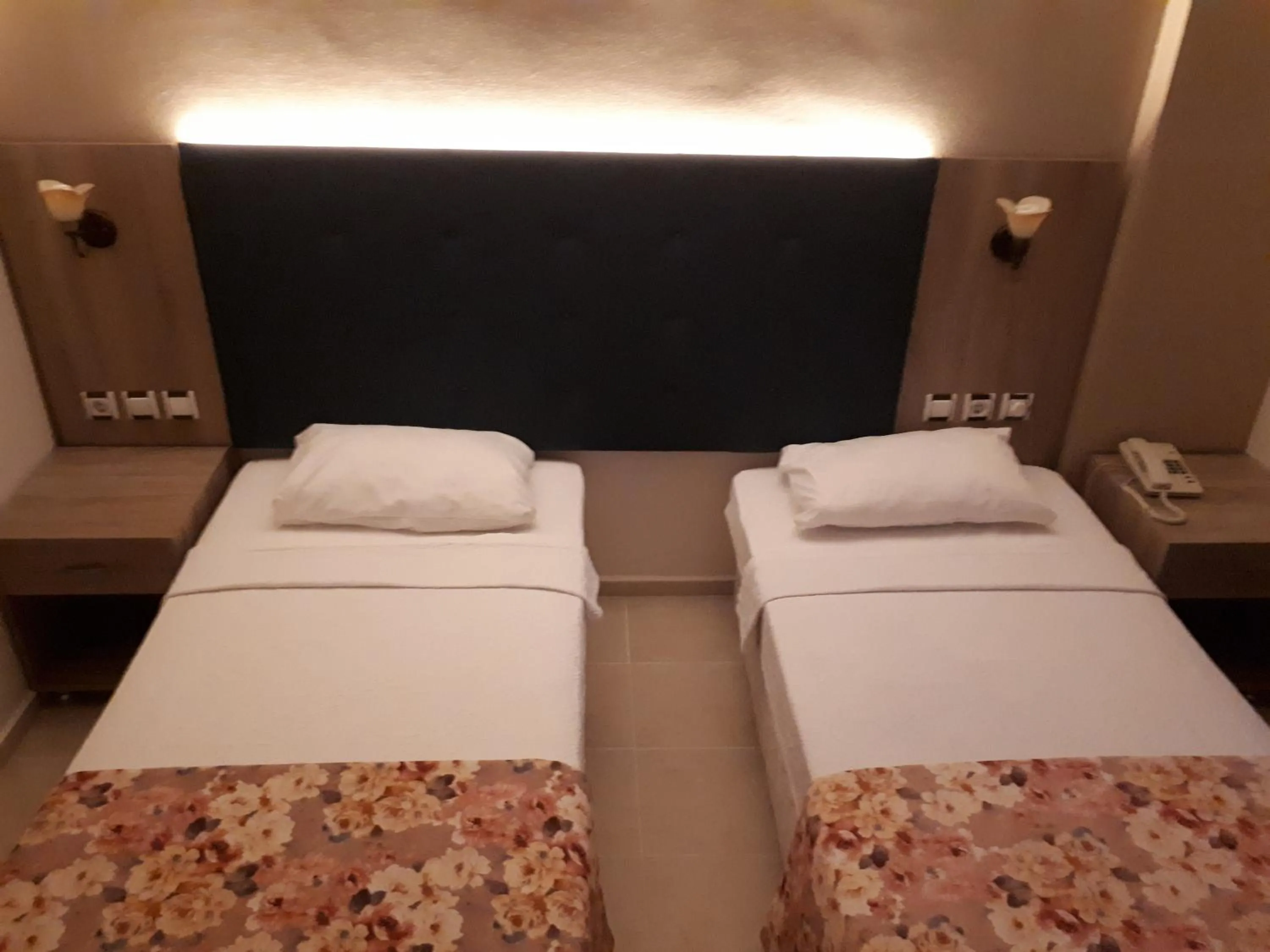 Photo of the whole room, Bed in Hamle Hotel