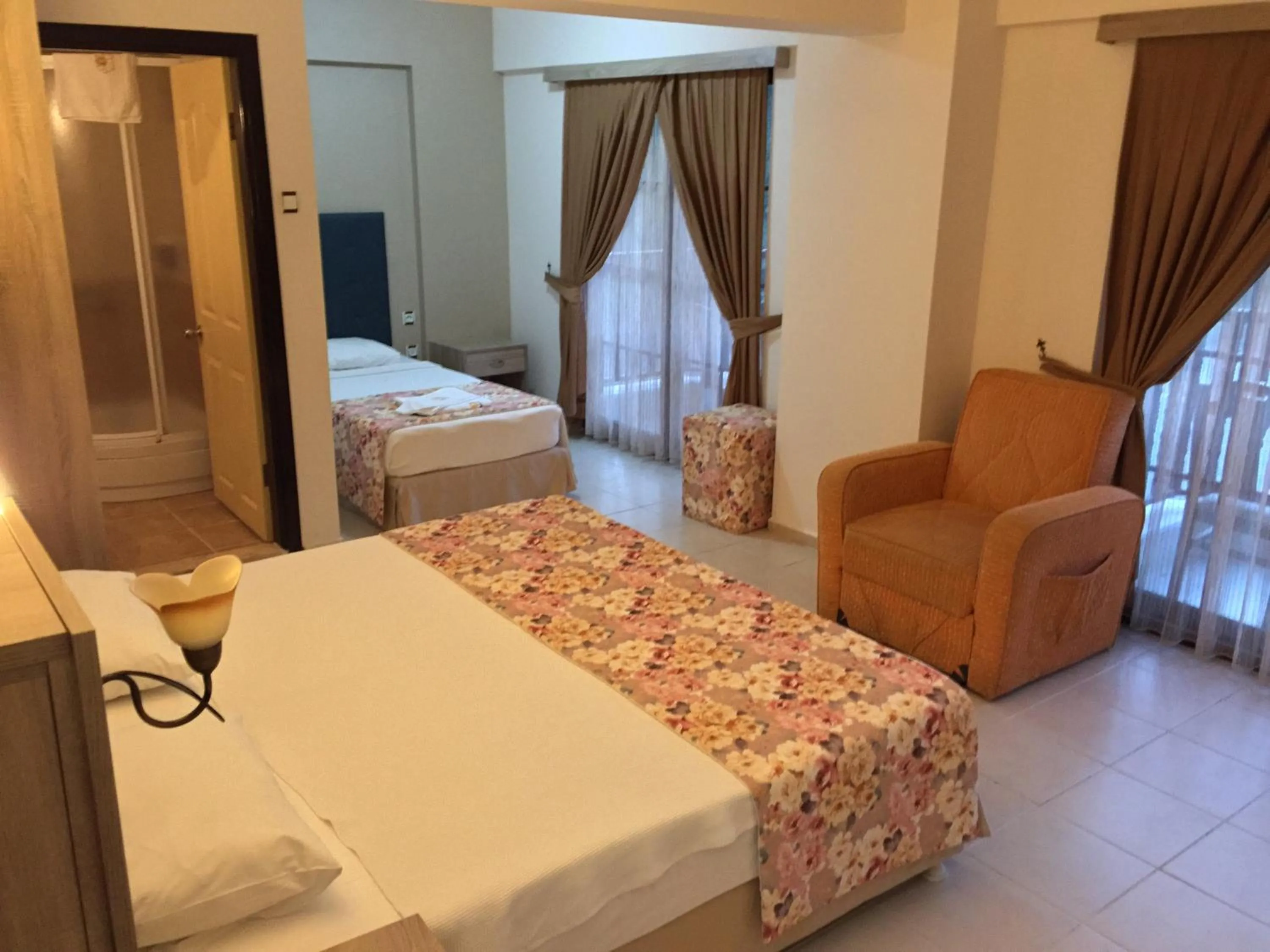 Photo of the whole room, Bed in Hamle Hotel