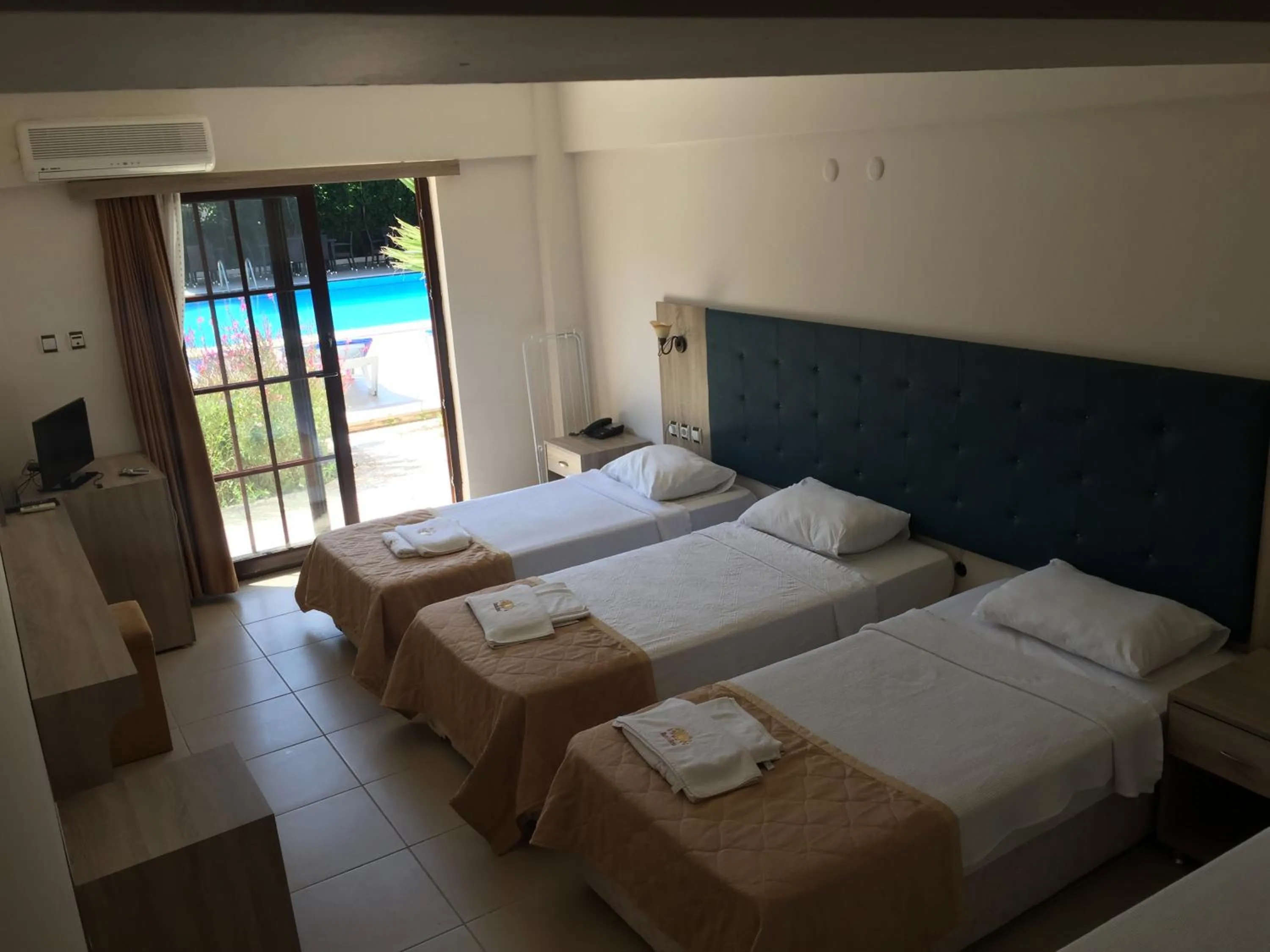 Photo of the whole room, Bed in Hamle Hotel