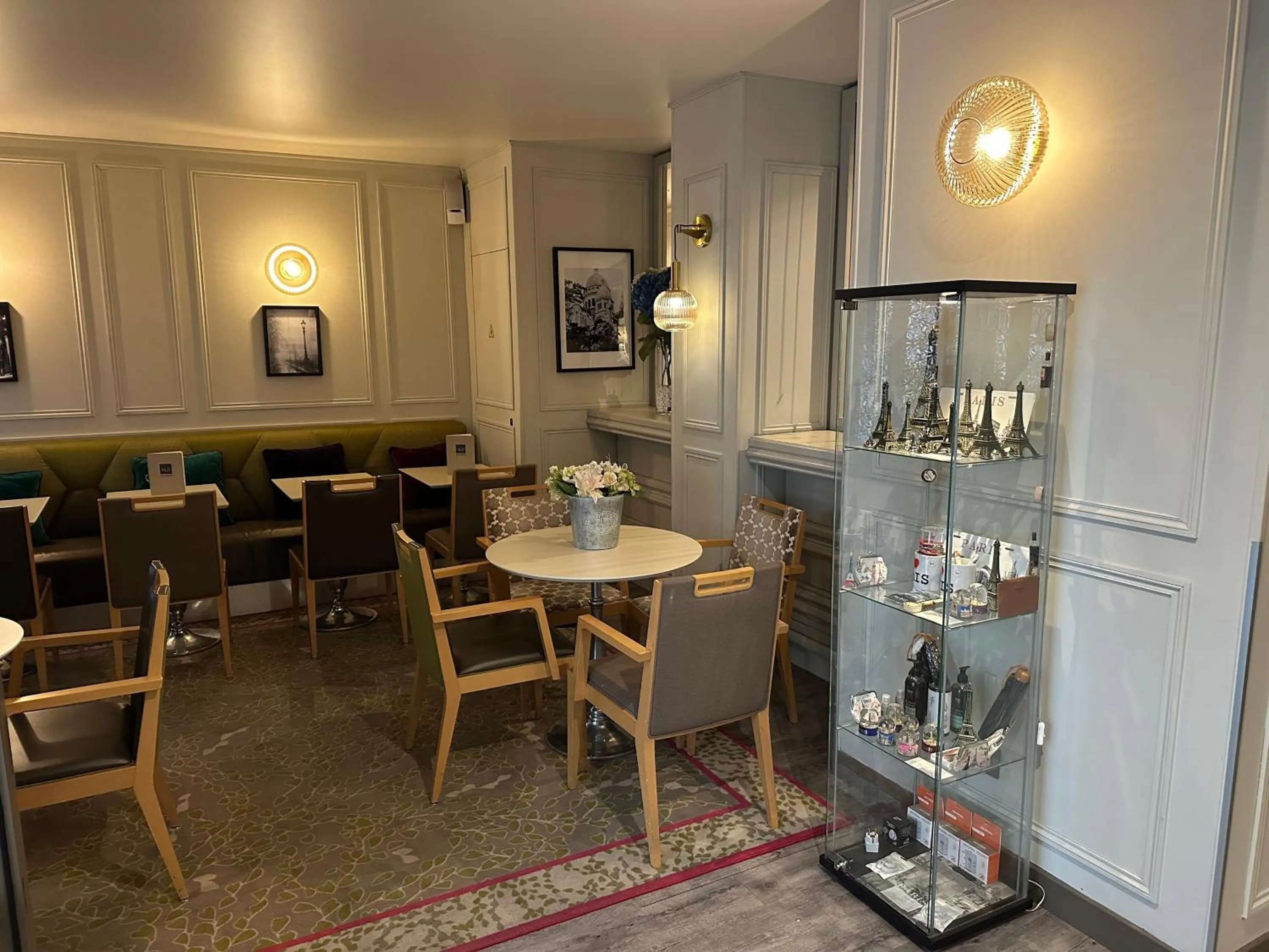 Area and facilities in Hotel Dauphin