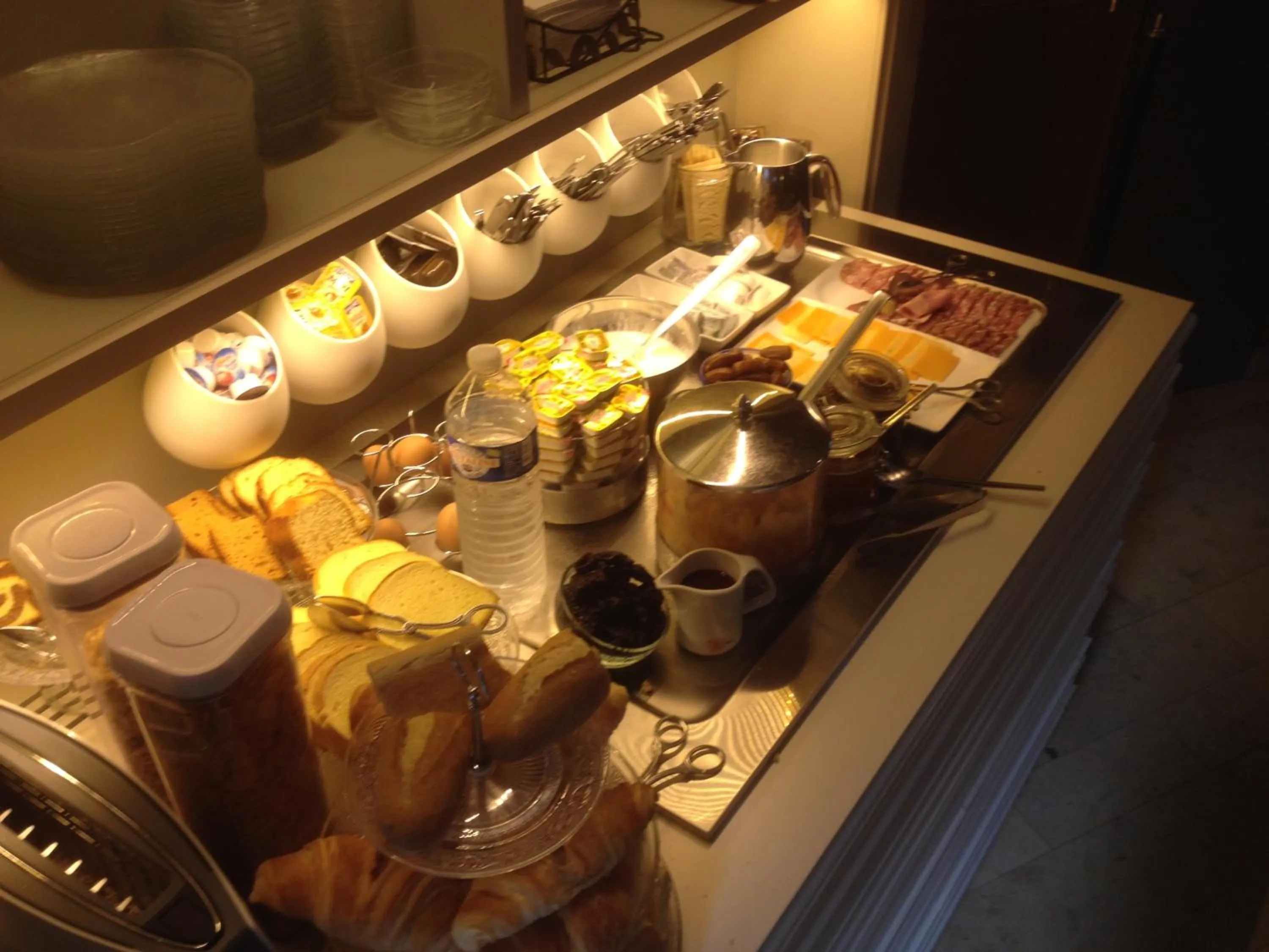 Restaurant/places to eat in Hotel Dauphin