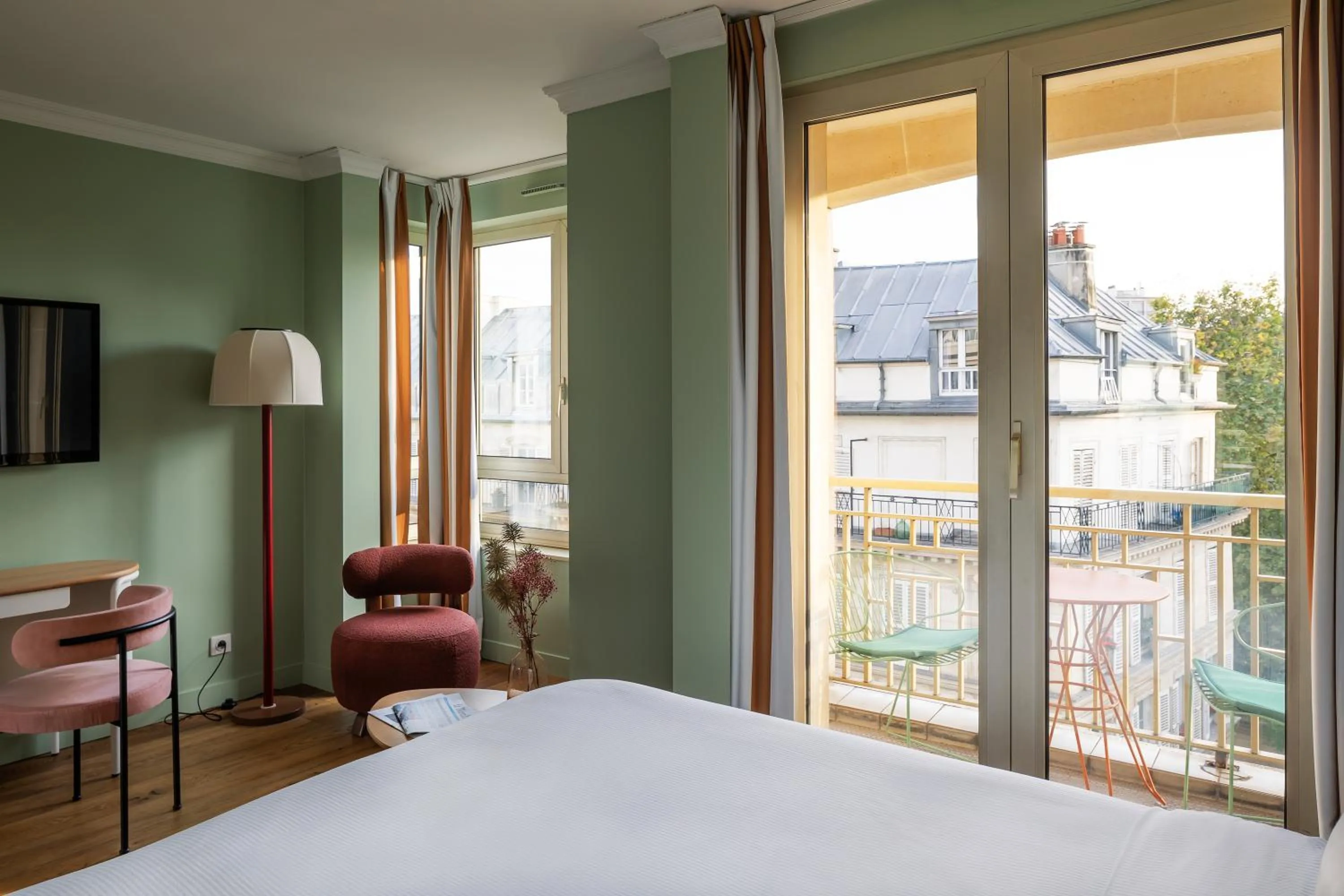 Bed in Royal Garden Champs-Élysées