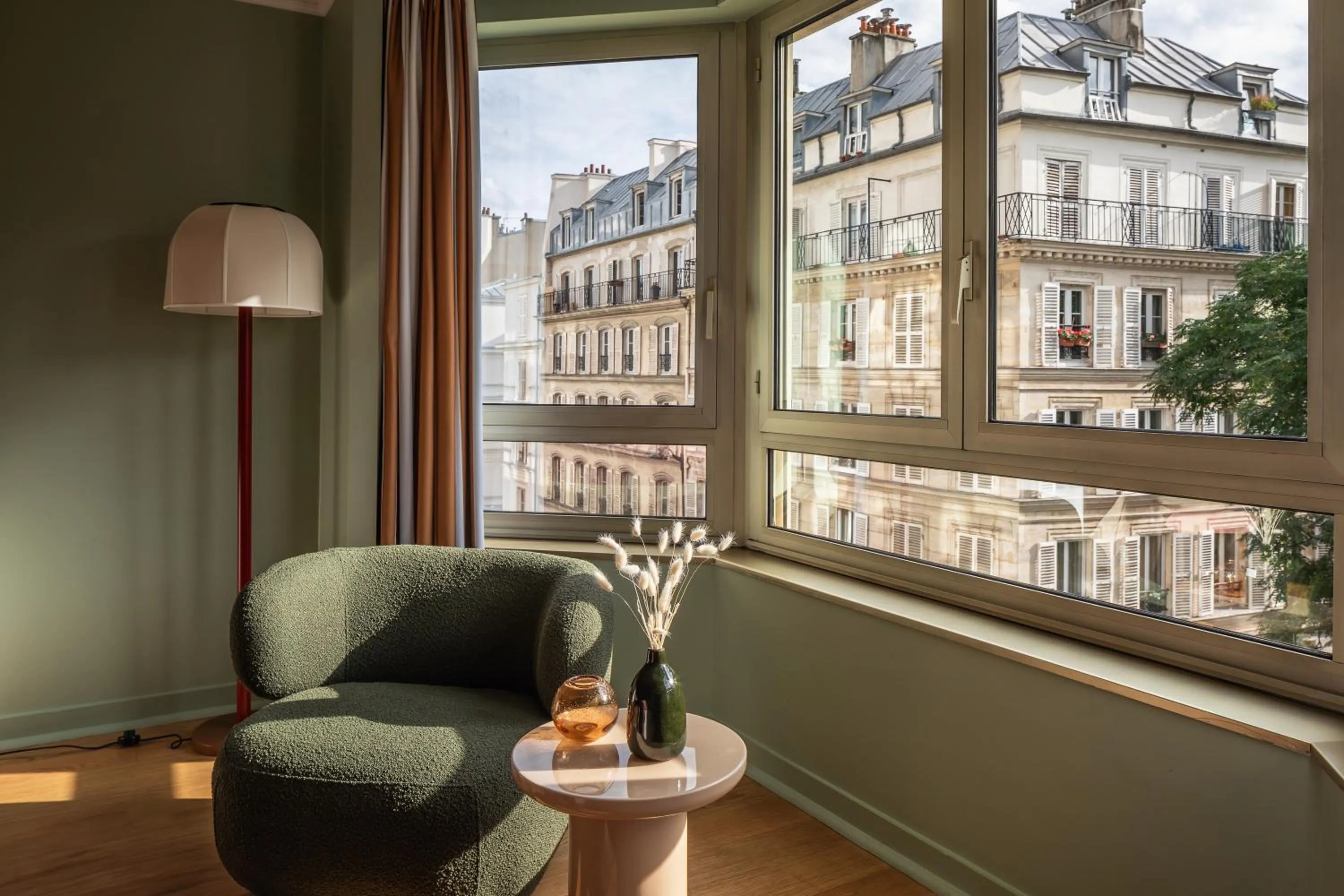 Seating area in Royal Garden Champs-Élysées