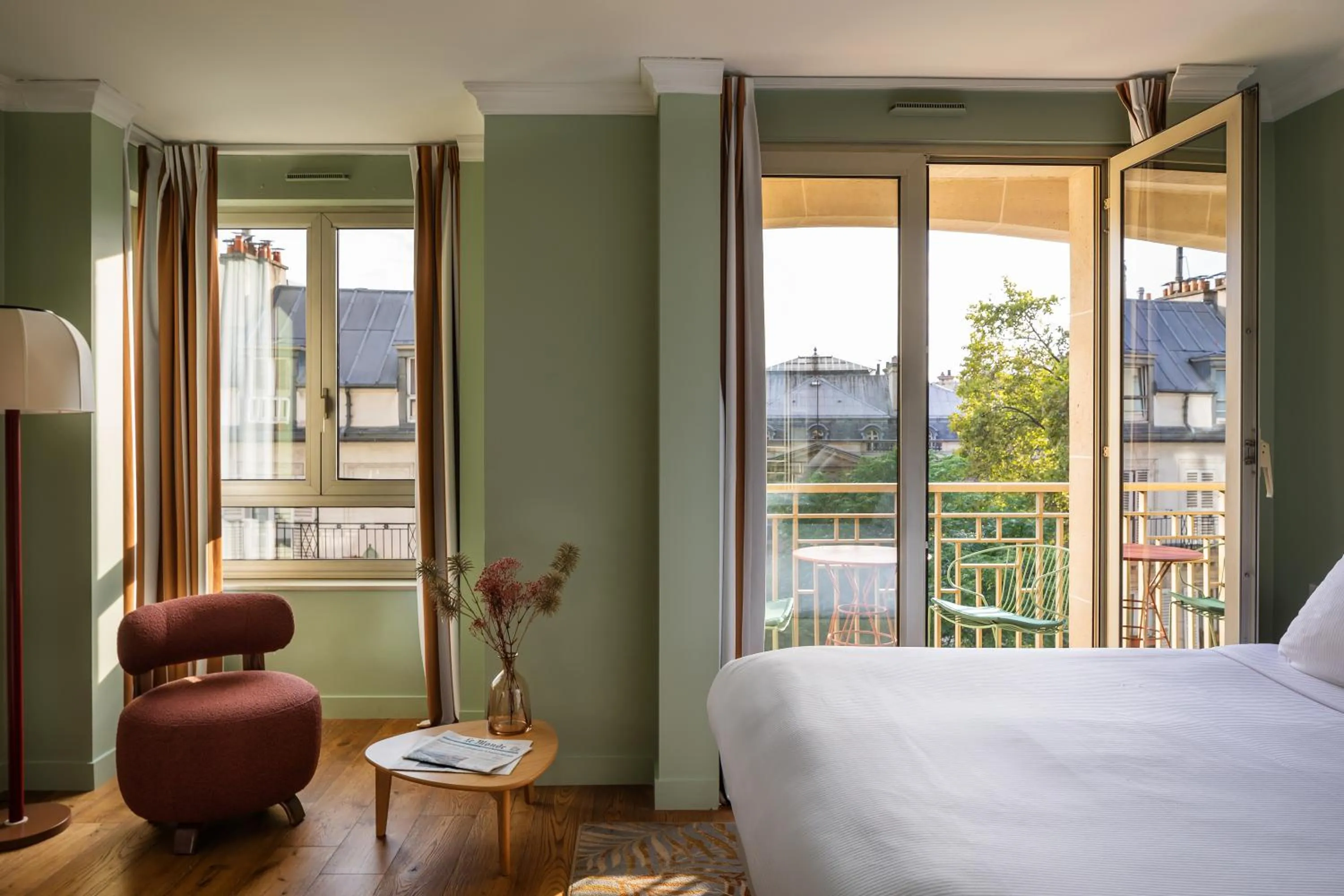 Bed in Royal Garden Champs-Élysées