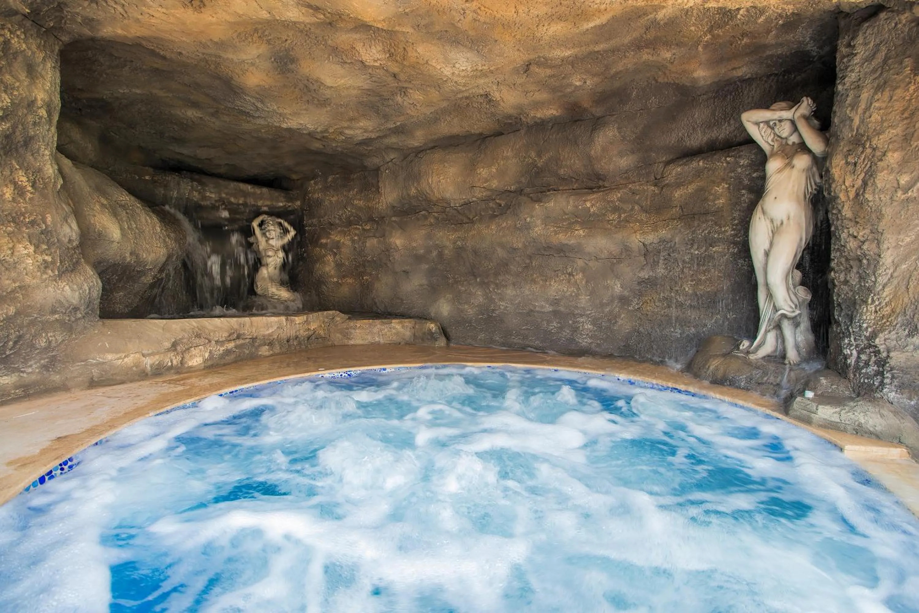 Swimming pool in AMOSSİA Elite Boutique Hotel