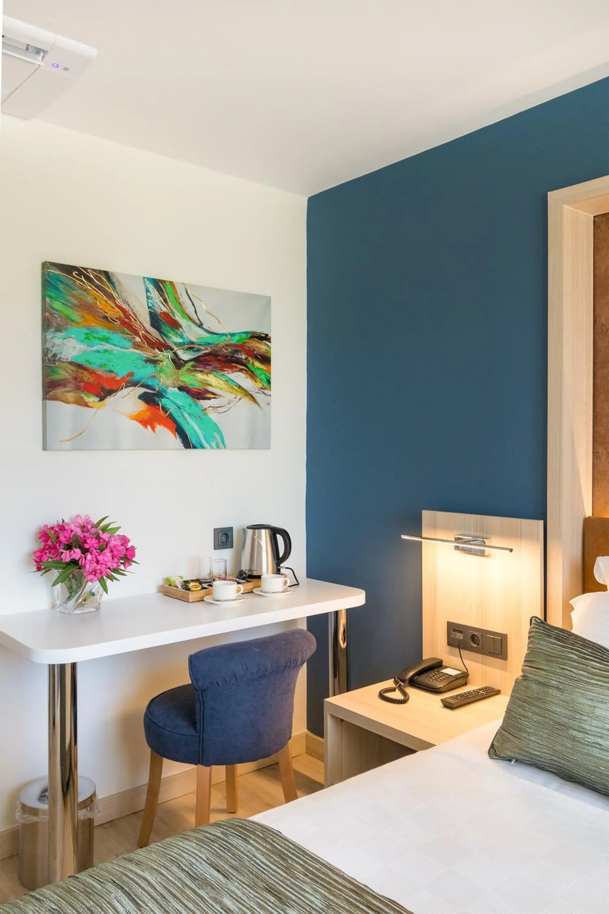 Coffee/tea facilities, Bed in AMOSSİA Elite Boutique Hotel