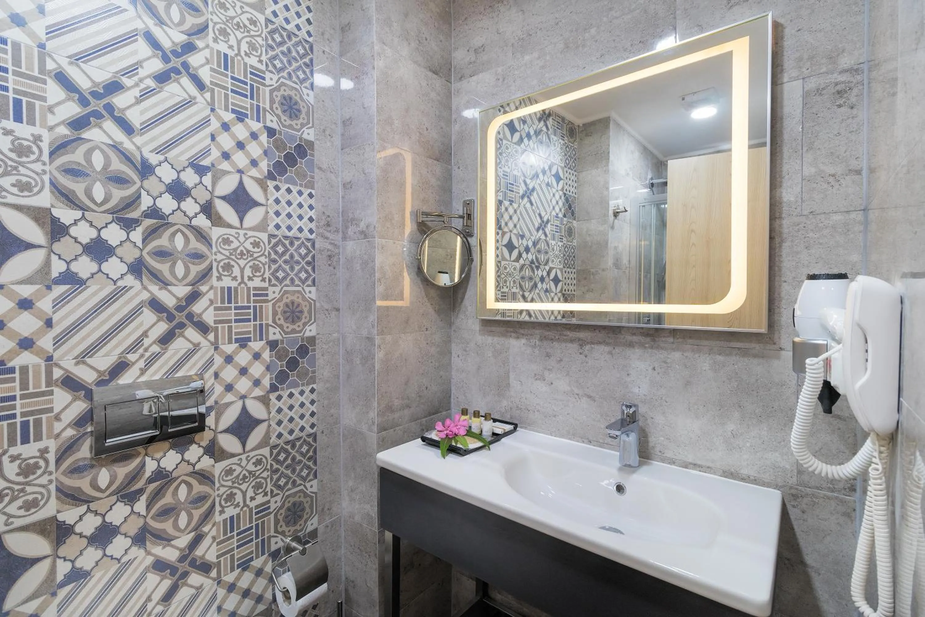 Shower in AMOSSİA Elite Boutique Hotel